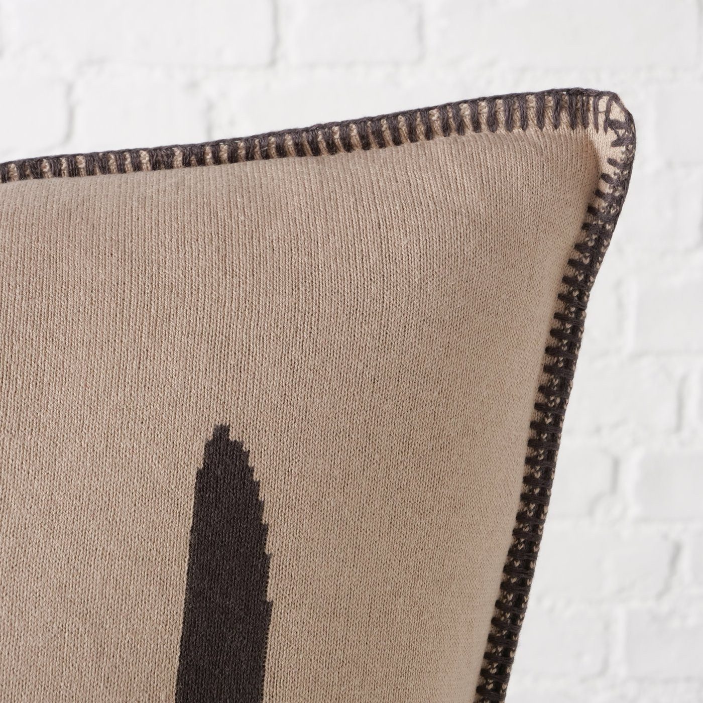 BOLTZE Dekokissen Kissen Vilbert, Hirsch, Beige/Dunkelgrau, 50x50 cm
