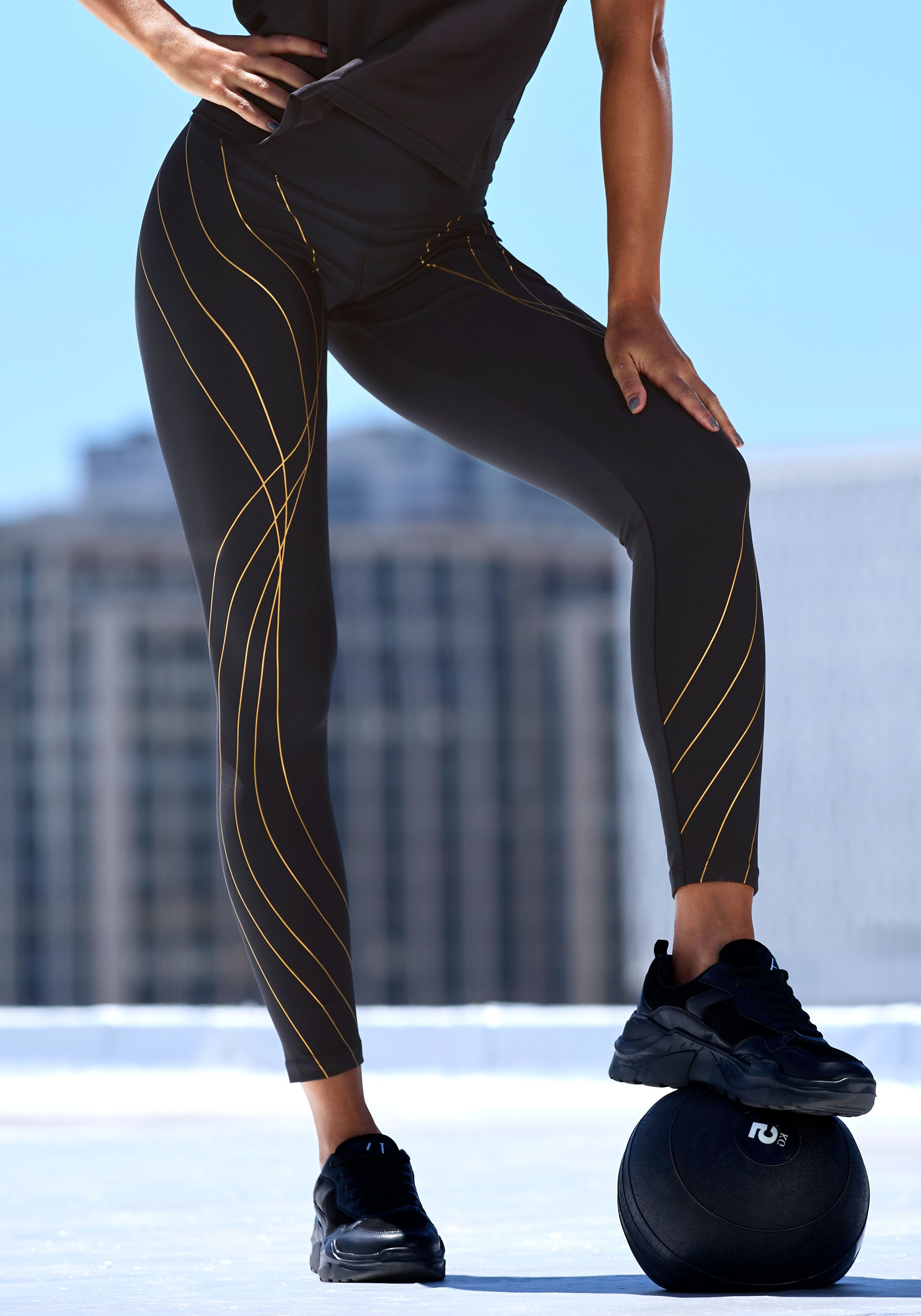 LASCANA ACTIVE Leggings mit schimmerndem Druck, günstig online kaufen