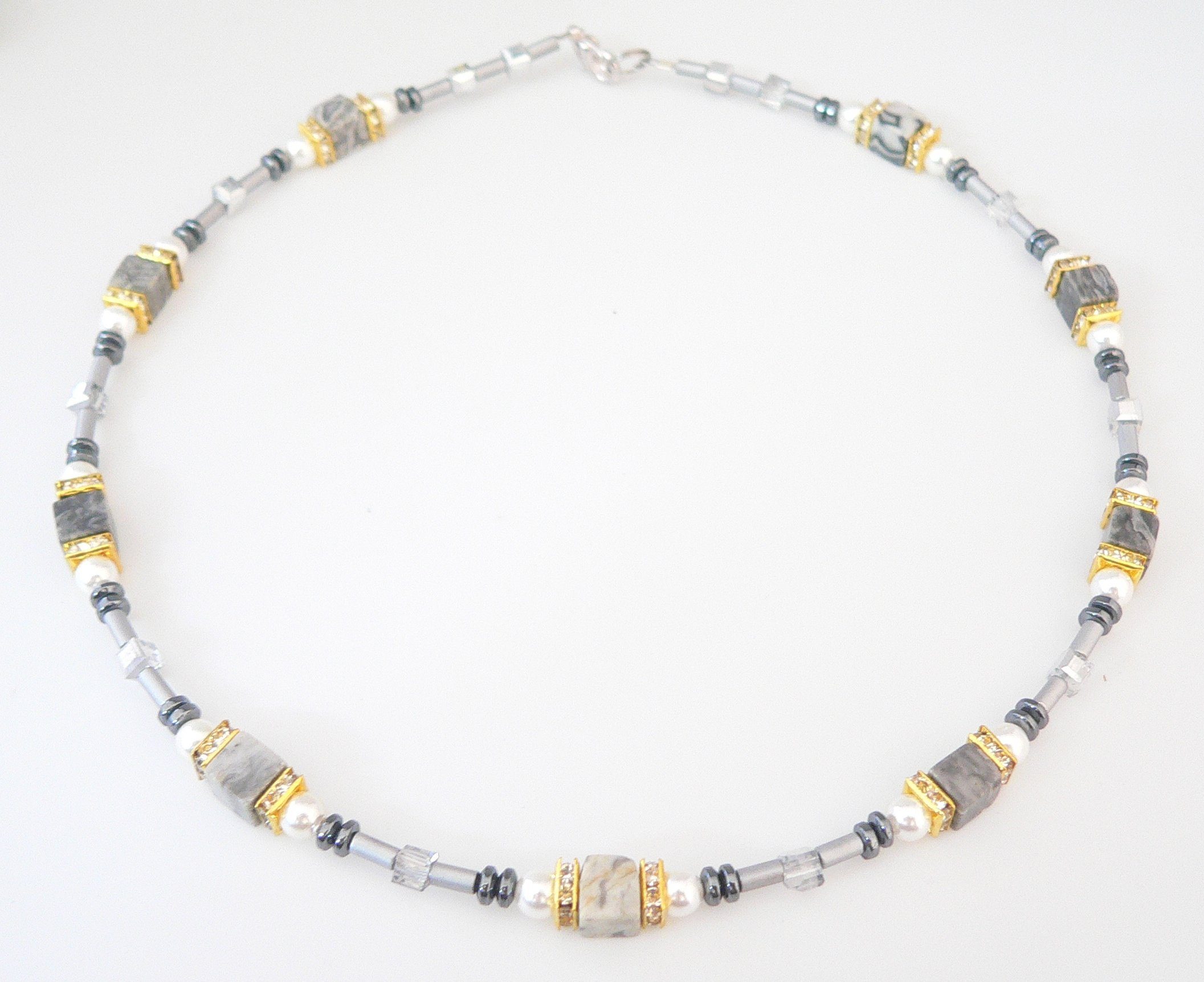 traumschmuck Collier 680. Collier Edelstein Labradorit Würfel grau Muschelperle Strass (Geschenk, Muttertag, Weihnachten, Geburtstag, Valentinstag, 1-tlg., inkl. Schmuckbox), Made in Germany