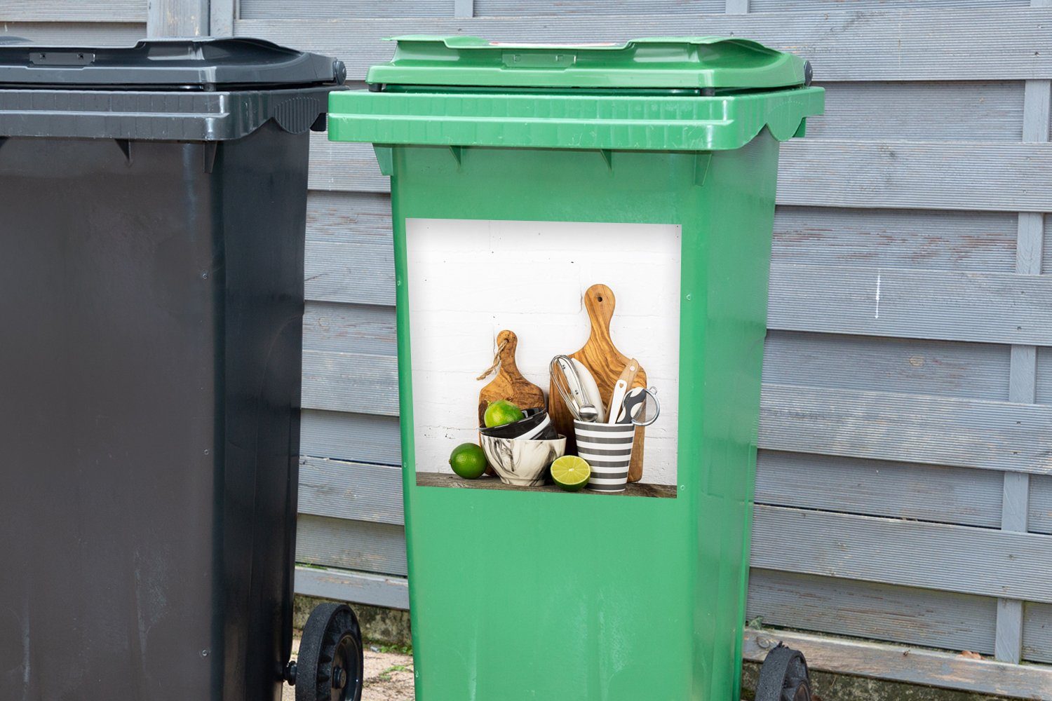 Mülltonne, Sticker, - - Schneidebrett Küchenutensilien MuchoWow Abfalbehälter Container, St), (1 Wandsticker Besteck Mülleimer-aufkleber,