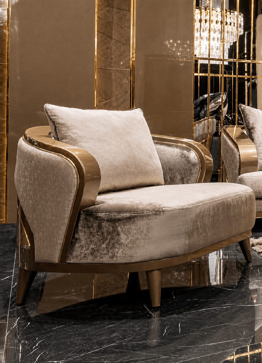 Xlmoebel Loungesessel Beiger Lounge mit goldverzierter Eleganz (1-St., Loungesessel Beige), Made in Europa