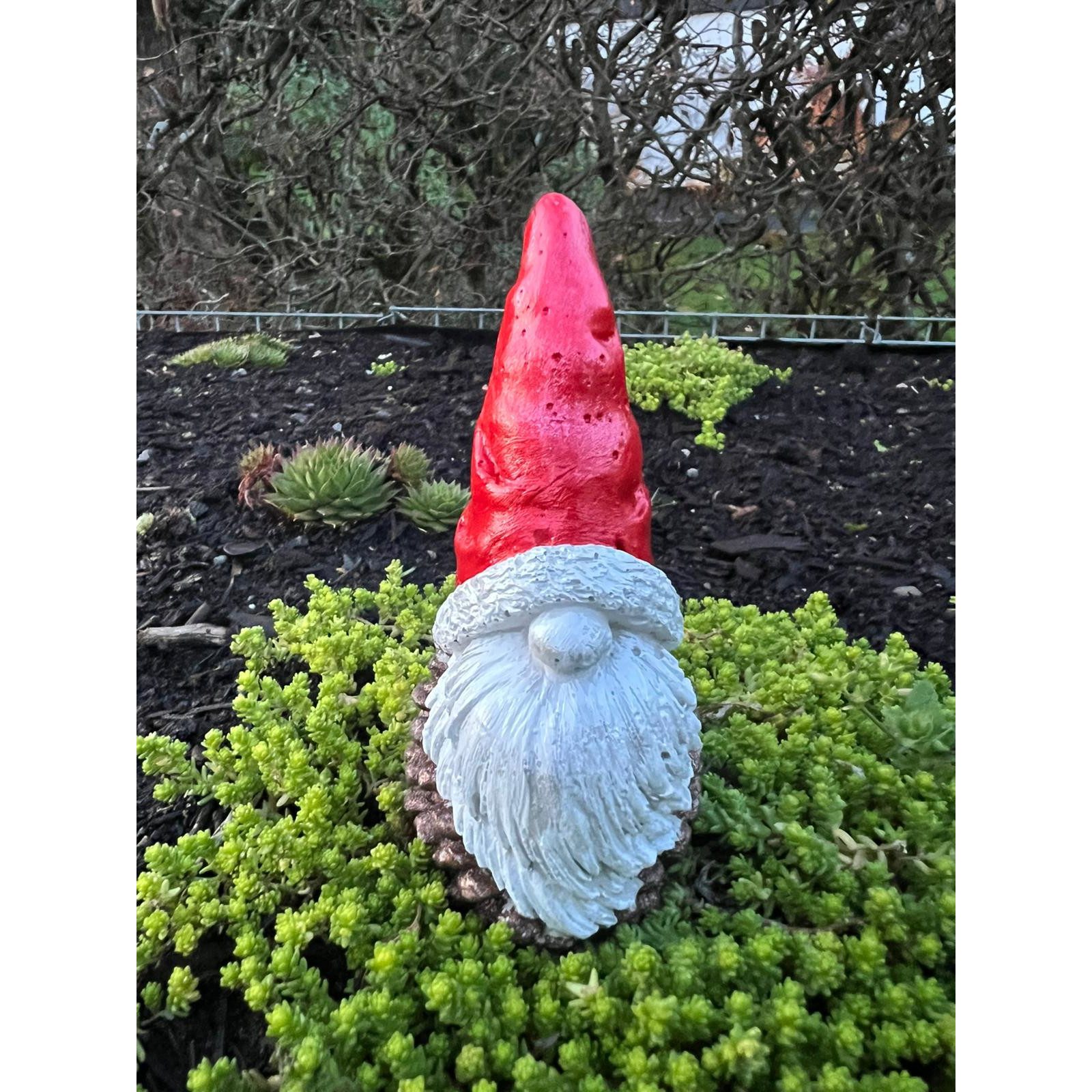 ZGM Dekofigur Cooler Weihnachtswichtel aus Beton, ein echter Hingucker!