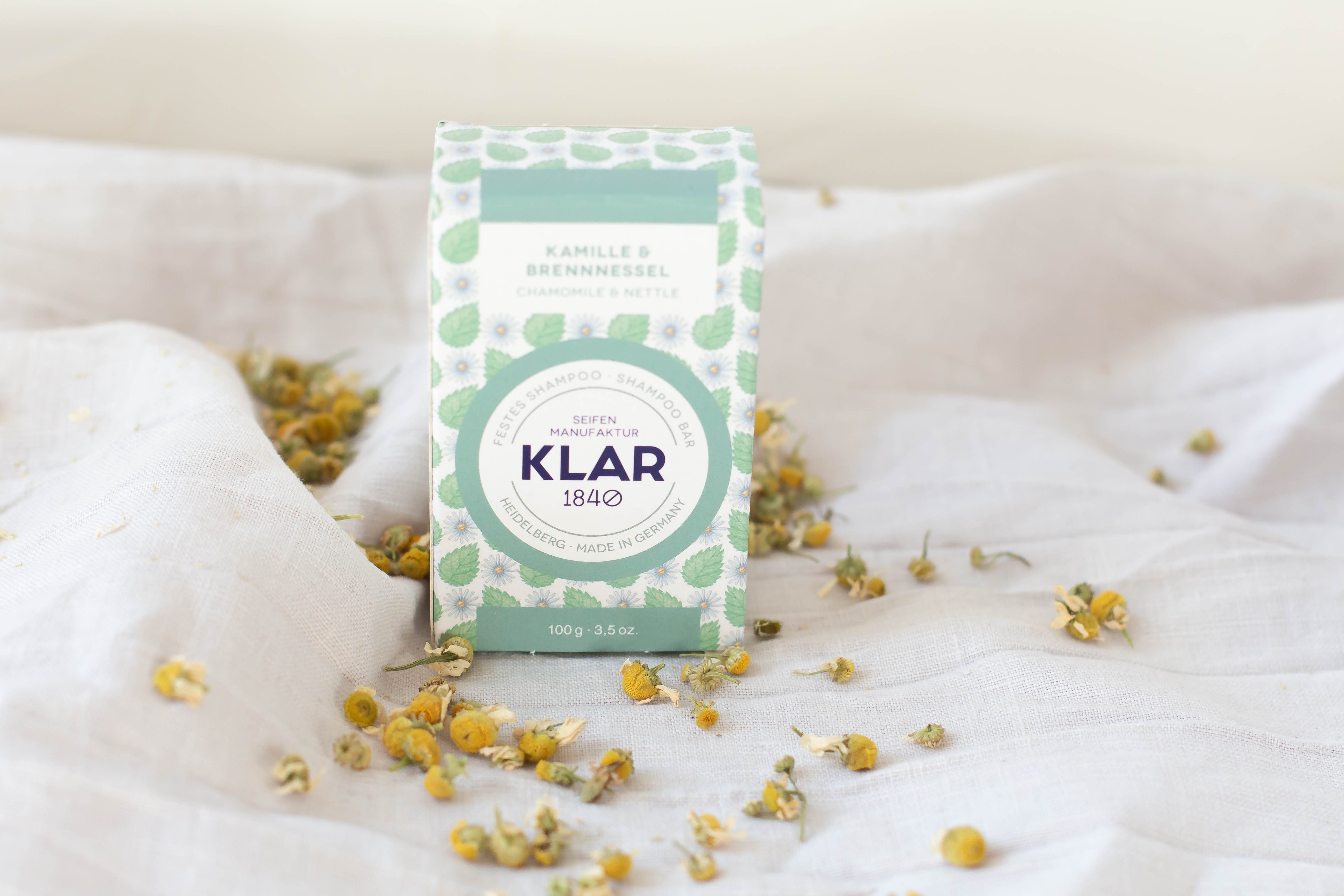 KLAR Seifenmanufaktor Handseife Klar Seifen festes Shampoo Kamille & Brennnessel 100g (für