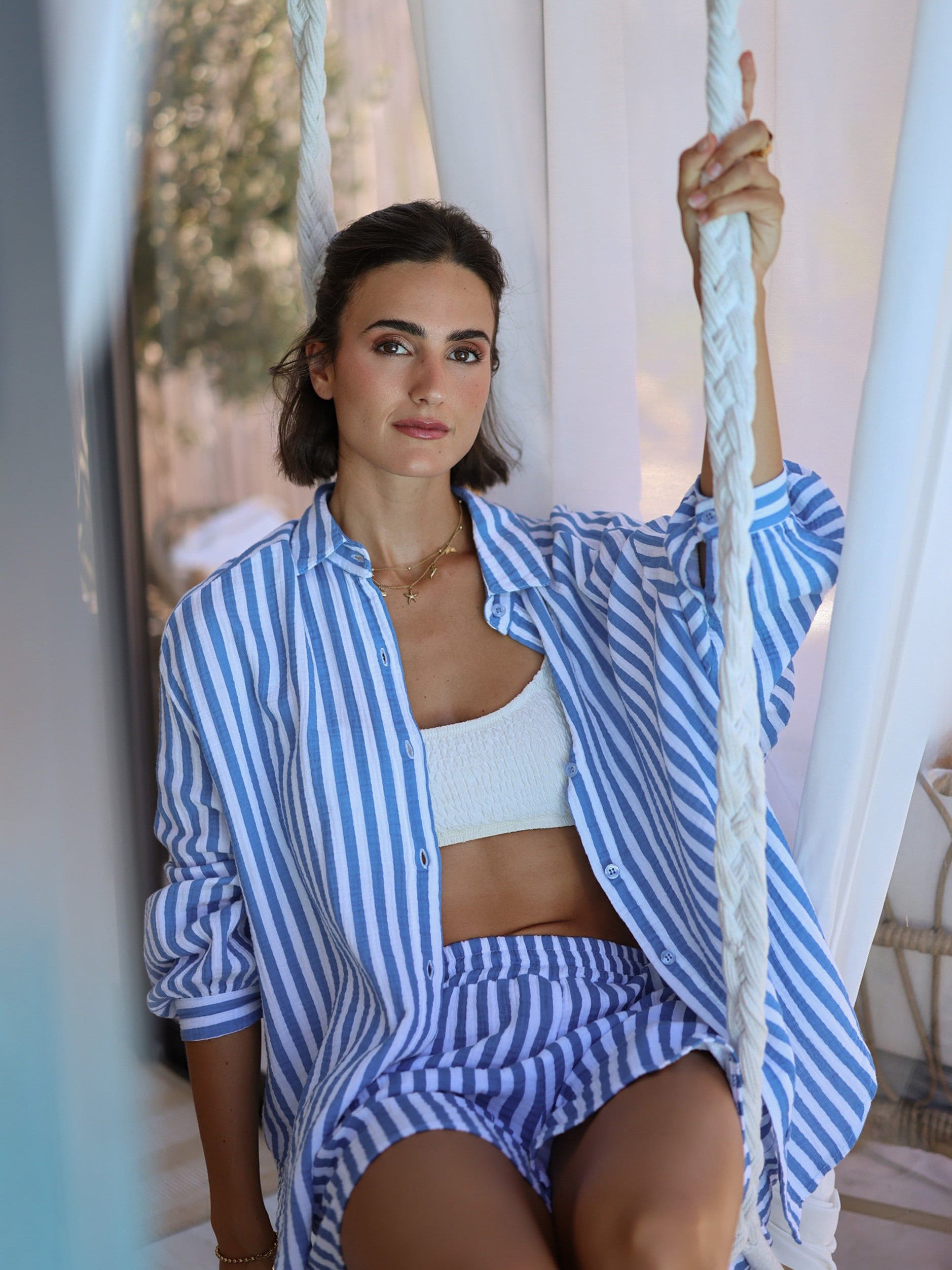 SASSYCLASSY Longbluse Musselin Bluse mit hellen Streifen für Damen Baumwollbluse im Oversized Fit mit Kent Kragen – Bild 4 von 5