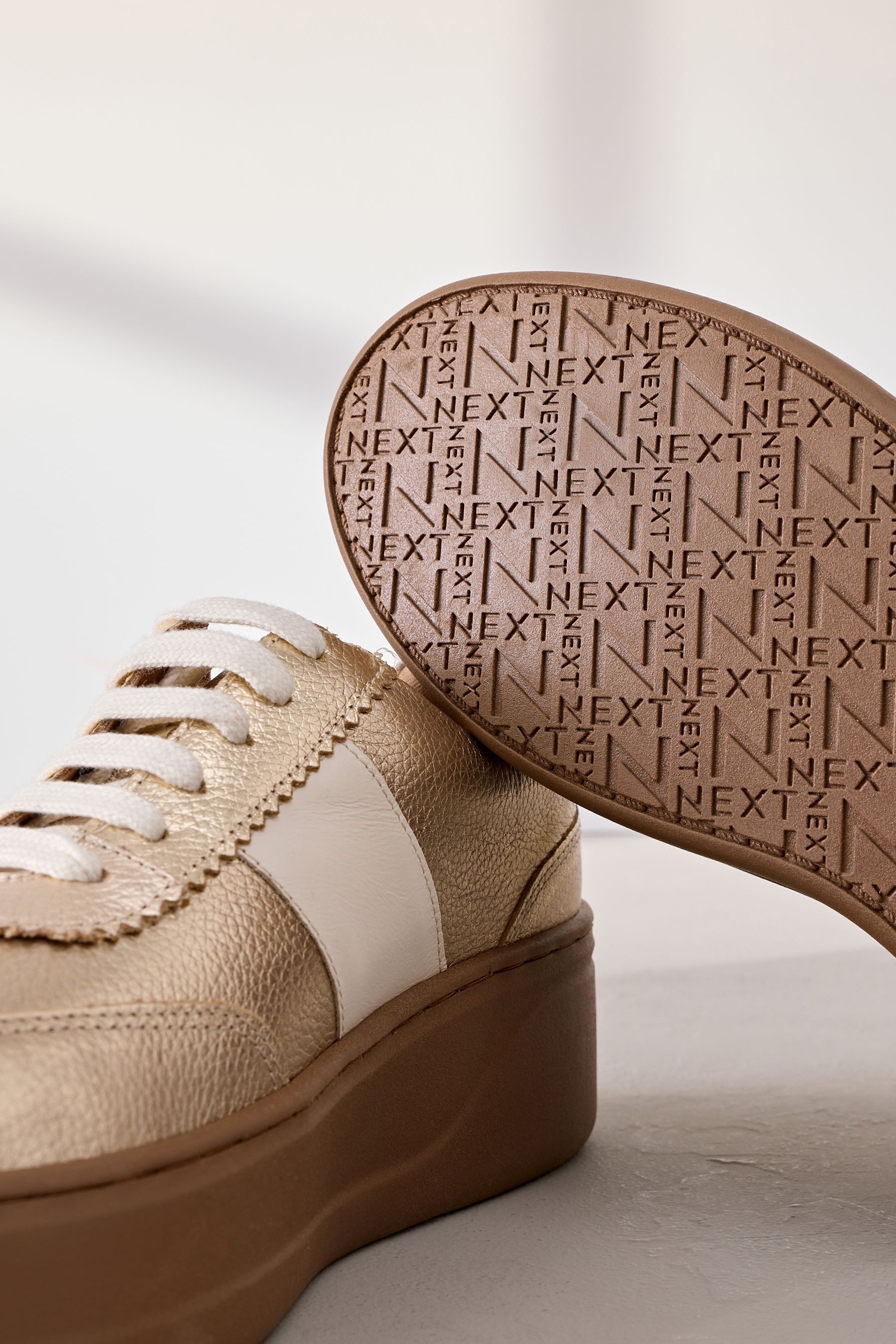 Next Signature Schnürsneaker, Keilabsatz, Premium-Leder Sneaker (1-tlg)