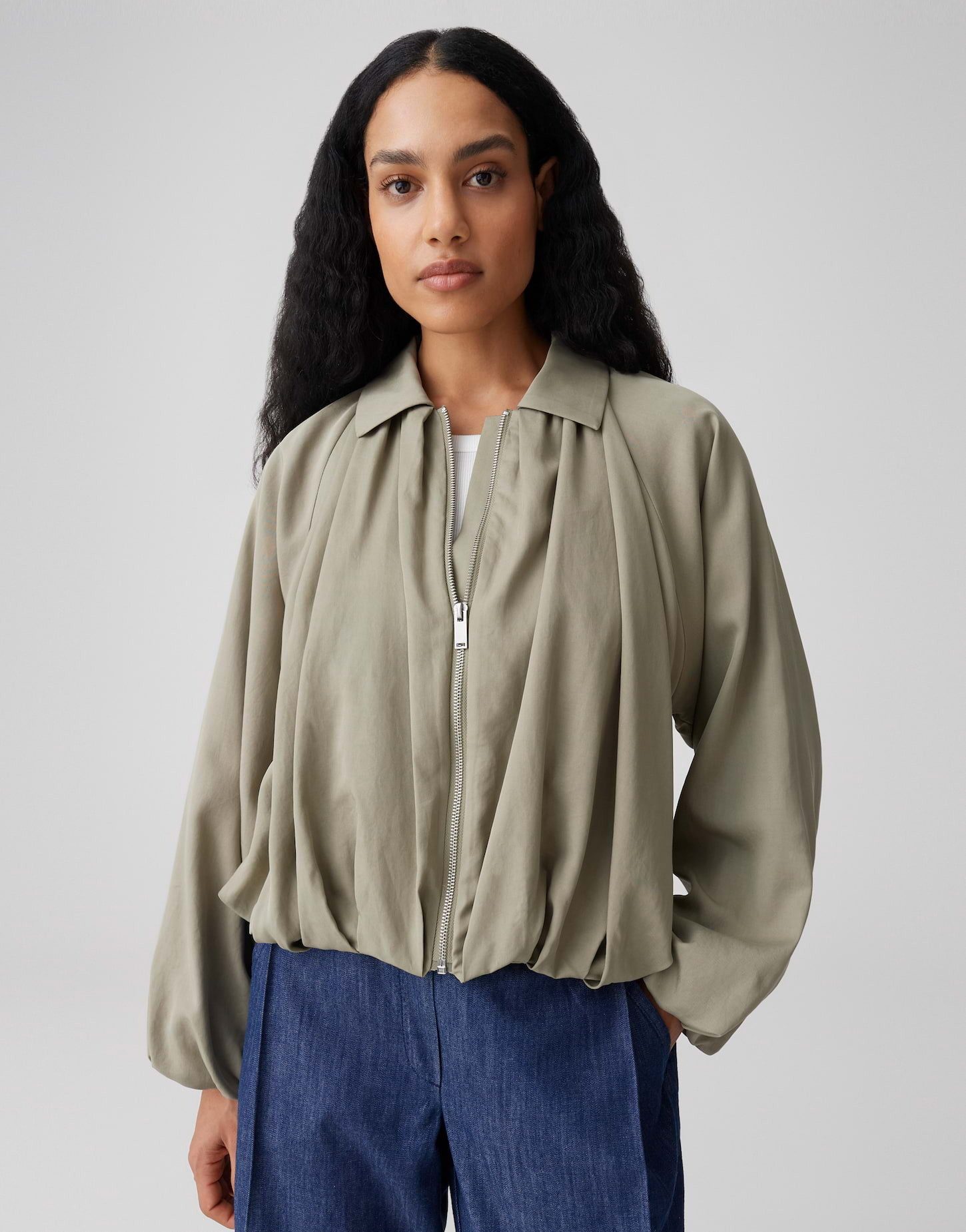 OPUS Jackenblazer Jabana mit gerafftem Ballon-Saum Ballonärmel, matter Glanz in der Oberfläche, glatter Griff, Casual