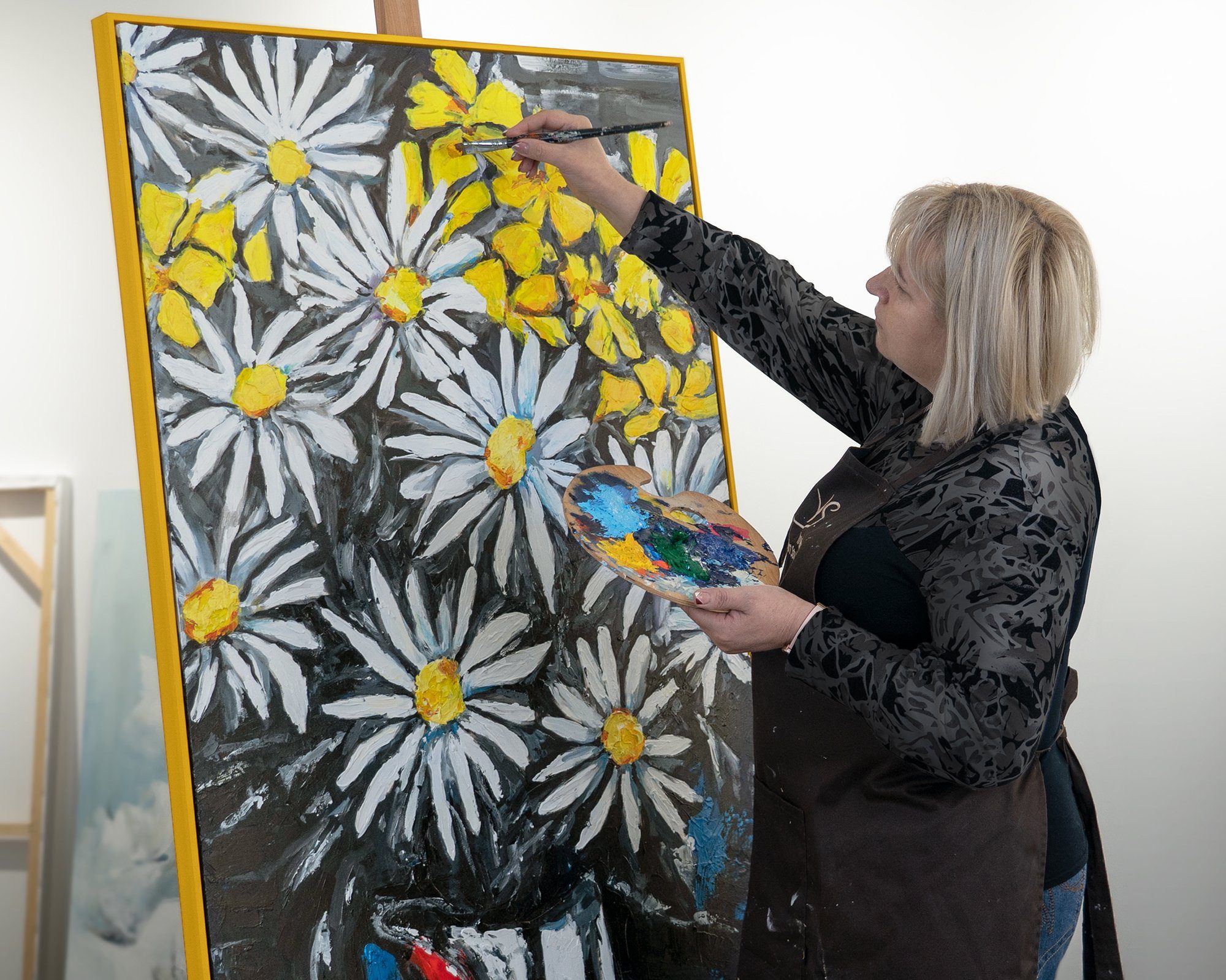 YS-Art Gemälde Schneeweiße Margeriten, Blumen, Weiß, gelbes Blumenmotiv in der Vase Leinwandbild gerahmt
