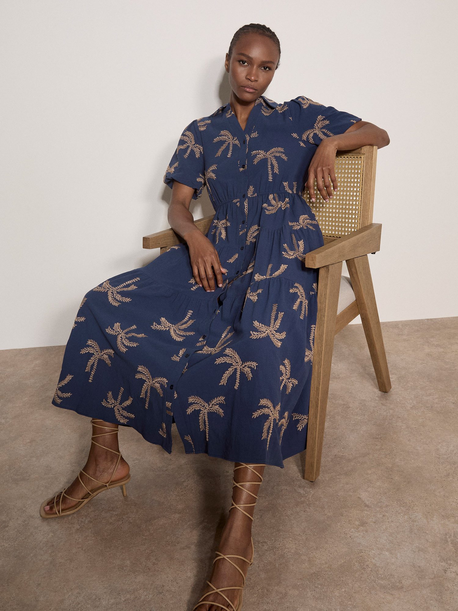 Apricot Midikleid Besticktes Midi-Kleid aus Baumwolle mit Palmen Stickerei