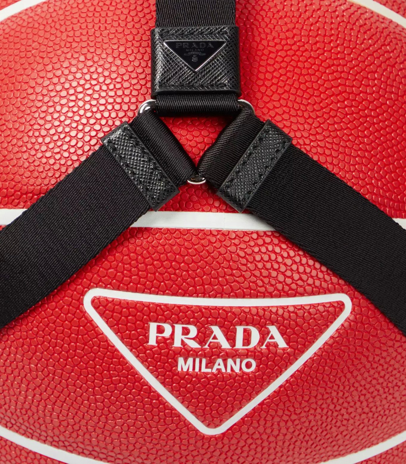 PRADA Basketball mit Trageriemen Collector's item Statement Sammelstück, Abnehmbare Nylon-Trageriemen mit Saffiano-Lederbesatz