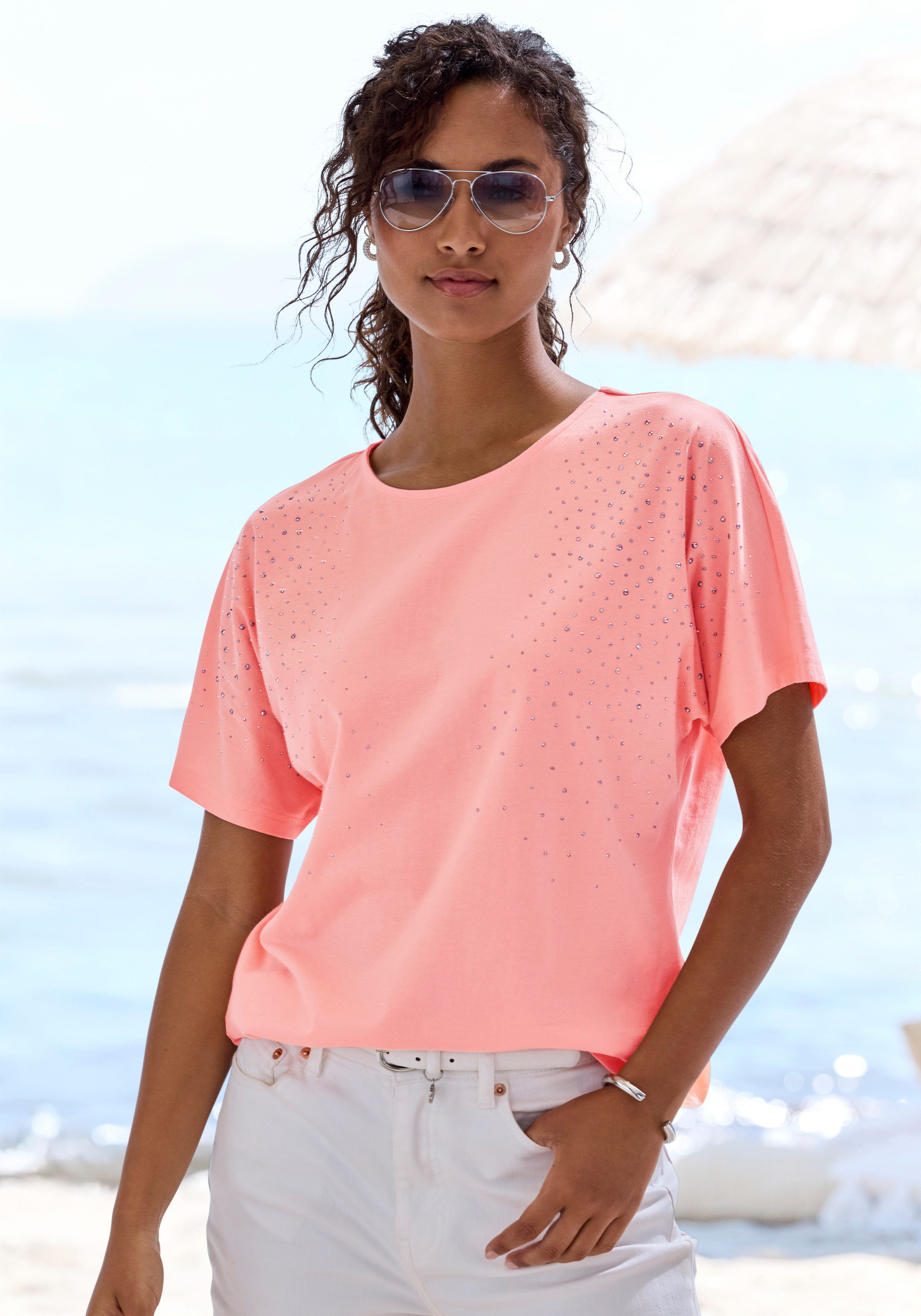 LASCANA Kurzarmshirt mit Glitzersteinen aus weichem Baumwoll-Viskose-Jersey