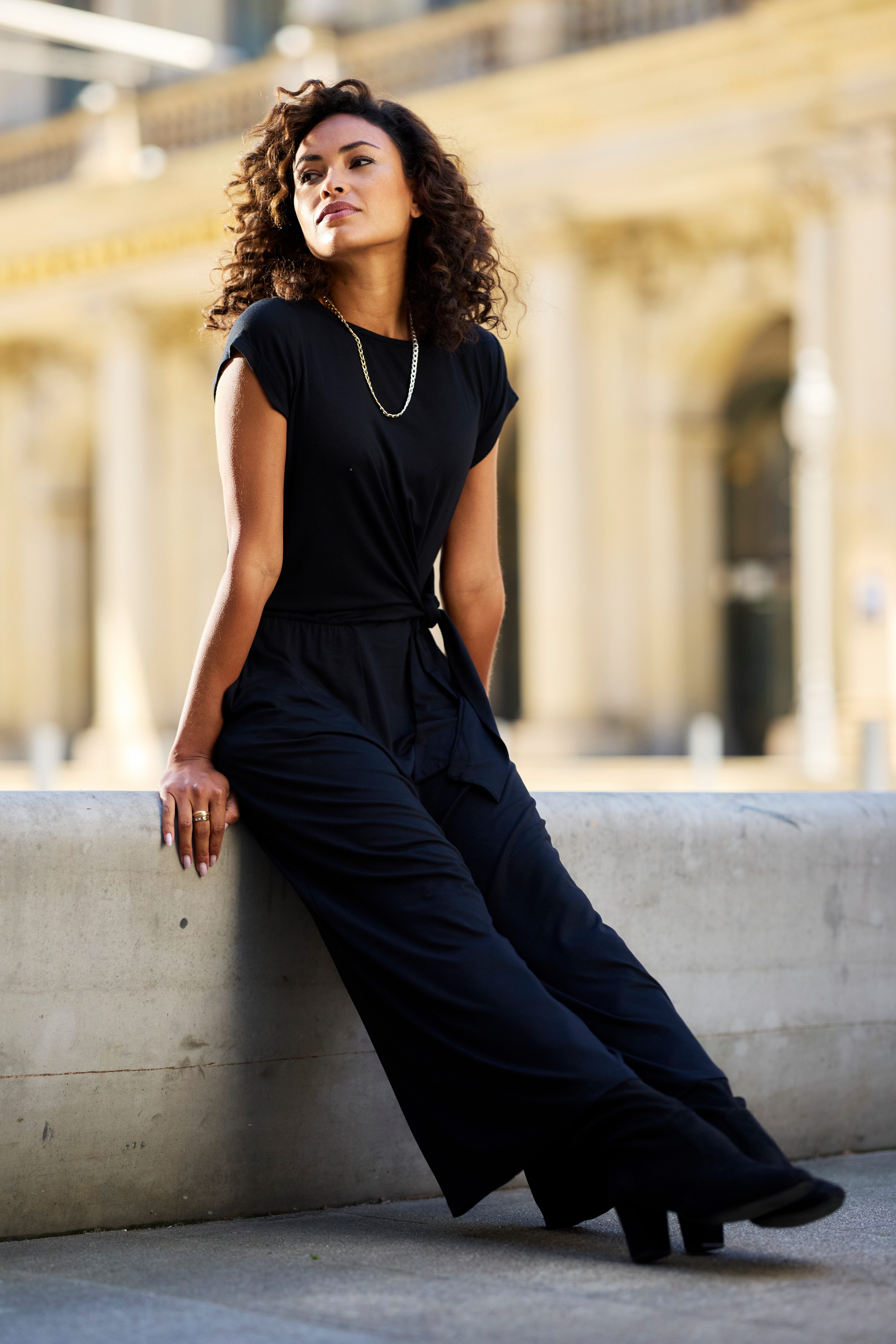 LASCANA Culotte-Overall mit Knotendetail in der Taille, femininer Jumpsuit, festlich