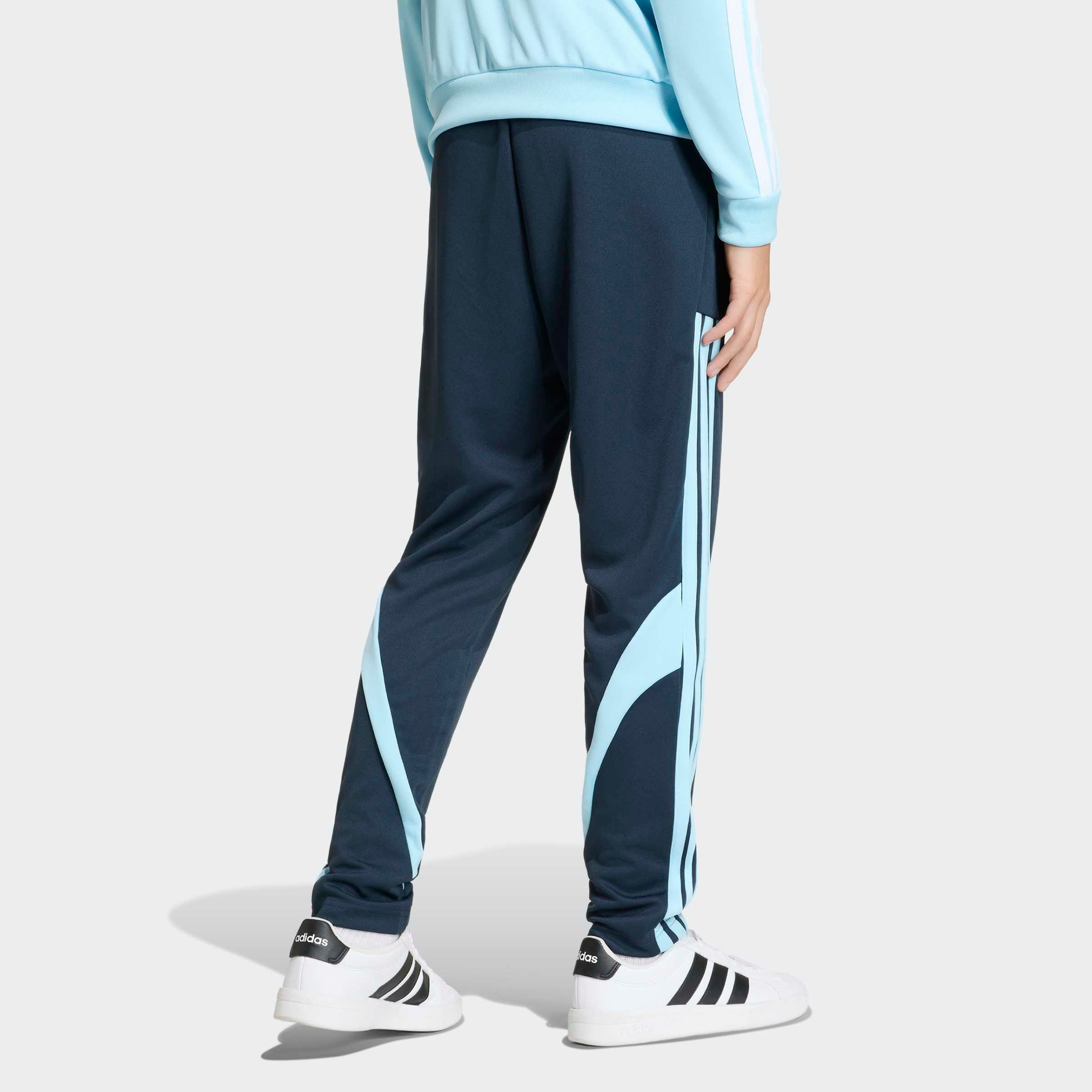 adidas Sportswear Sporthose J HOT PANT mit normal-weiter Passform, ohne Verschluss