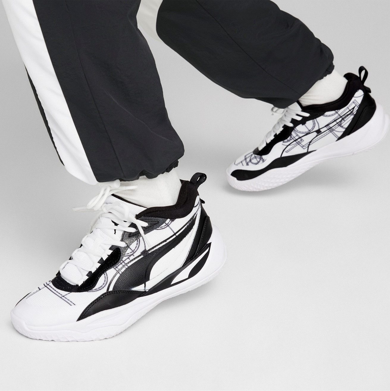 PUMA Hallen-Indoorschuhe Playmaker Pro Courtside weiss/schwarz Herren Handballschuh – Bild 4 von 5