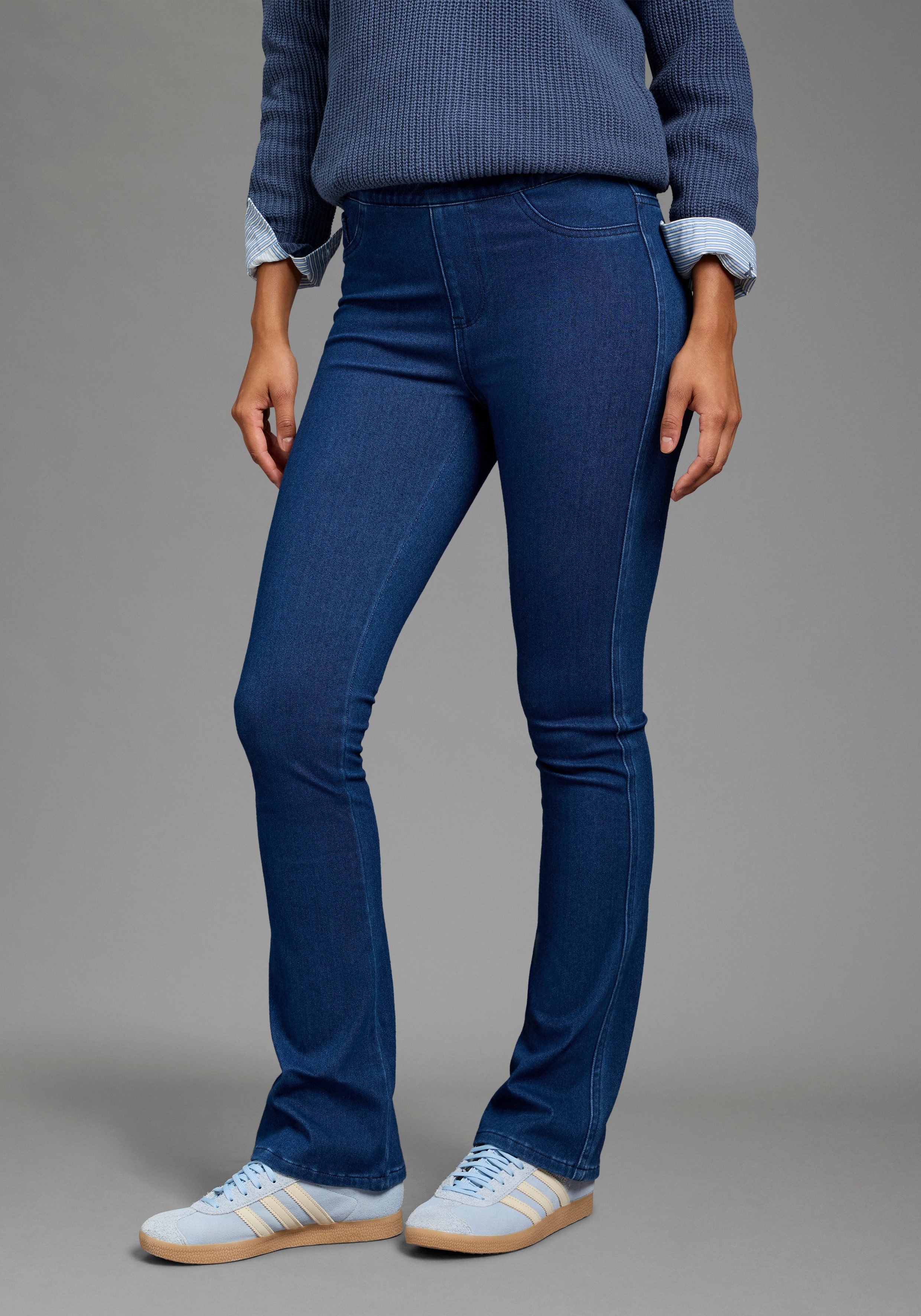 Arizona Jeansjeggings im 4 Way Stretch, Quer- und Längselastisch, Bootcut sehr schmale Passform, Bootcut-Beinform, normale Leibhöhe