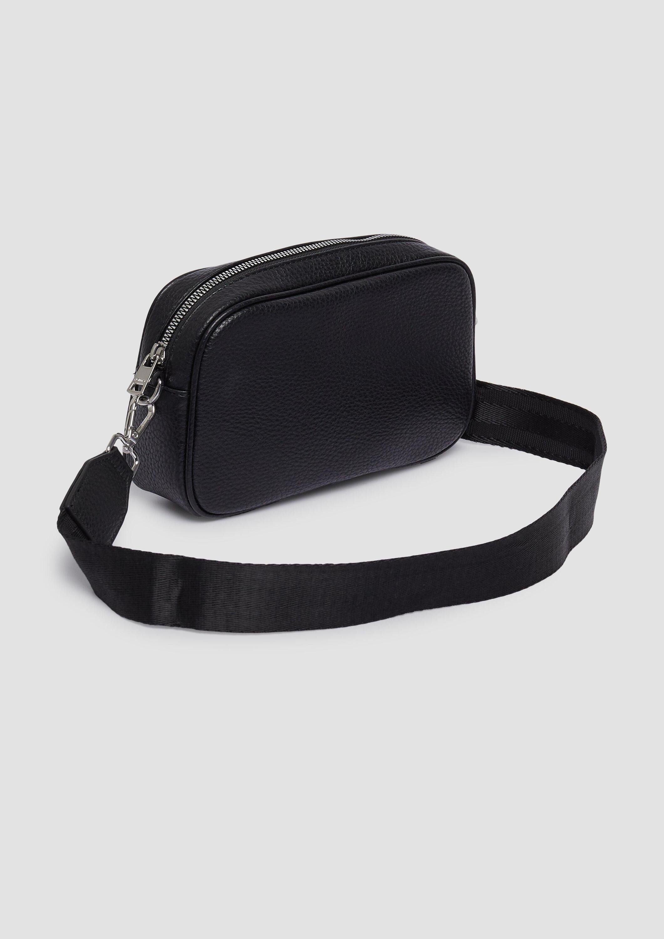 s.Oliver Umhängetasche Tasche, Mittelgroße Camera-Bag aus Lederimitat