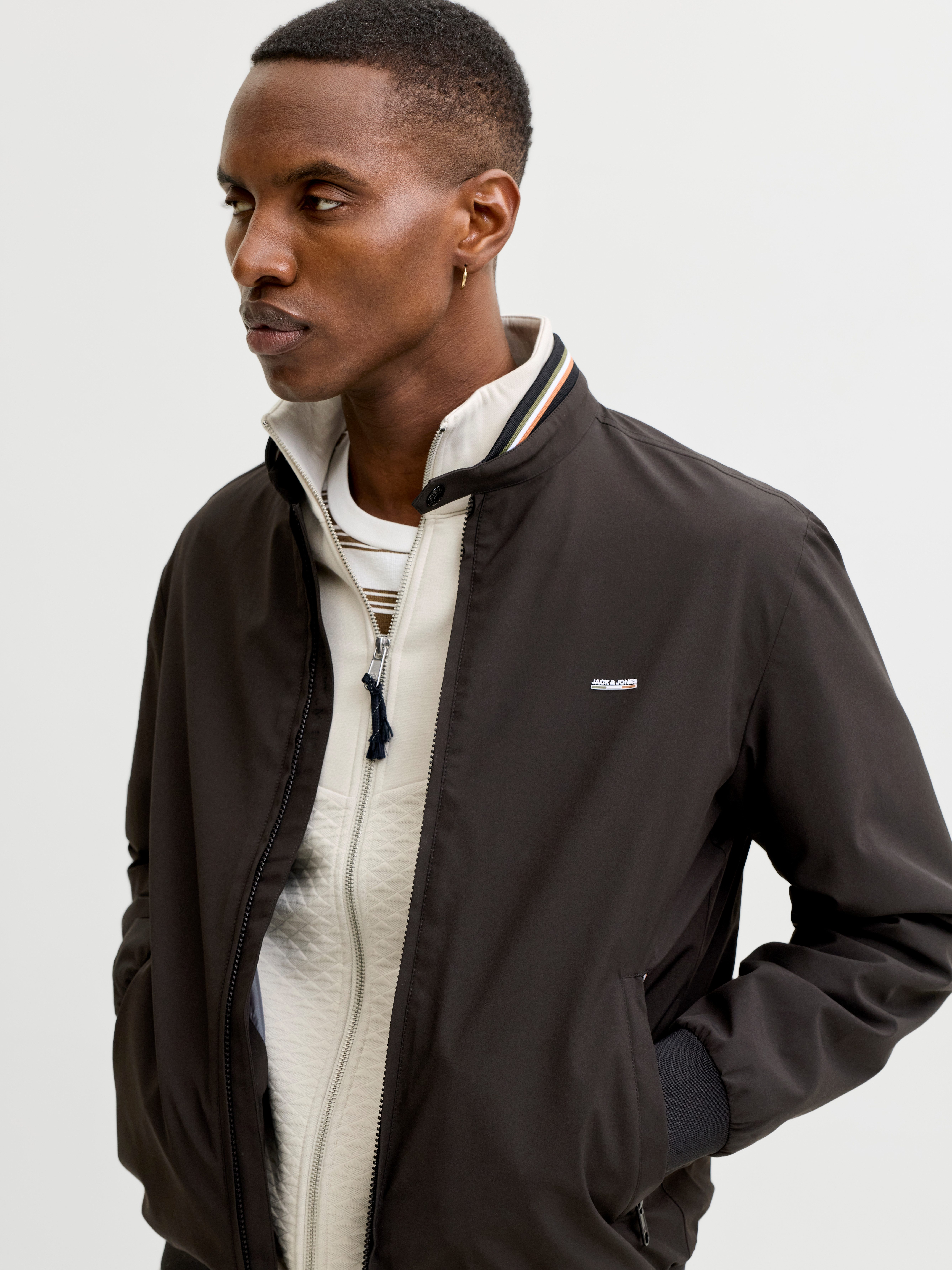 Jack & Jones Bomberjacke JPRBLUBRAD BOMBER JACKET SN Materialmix, regular fit