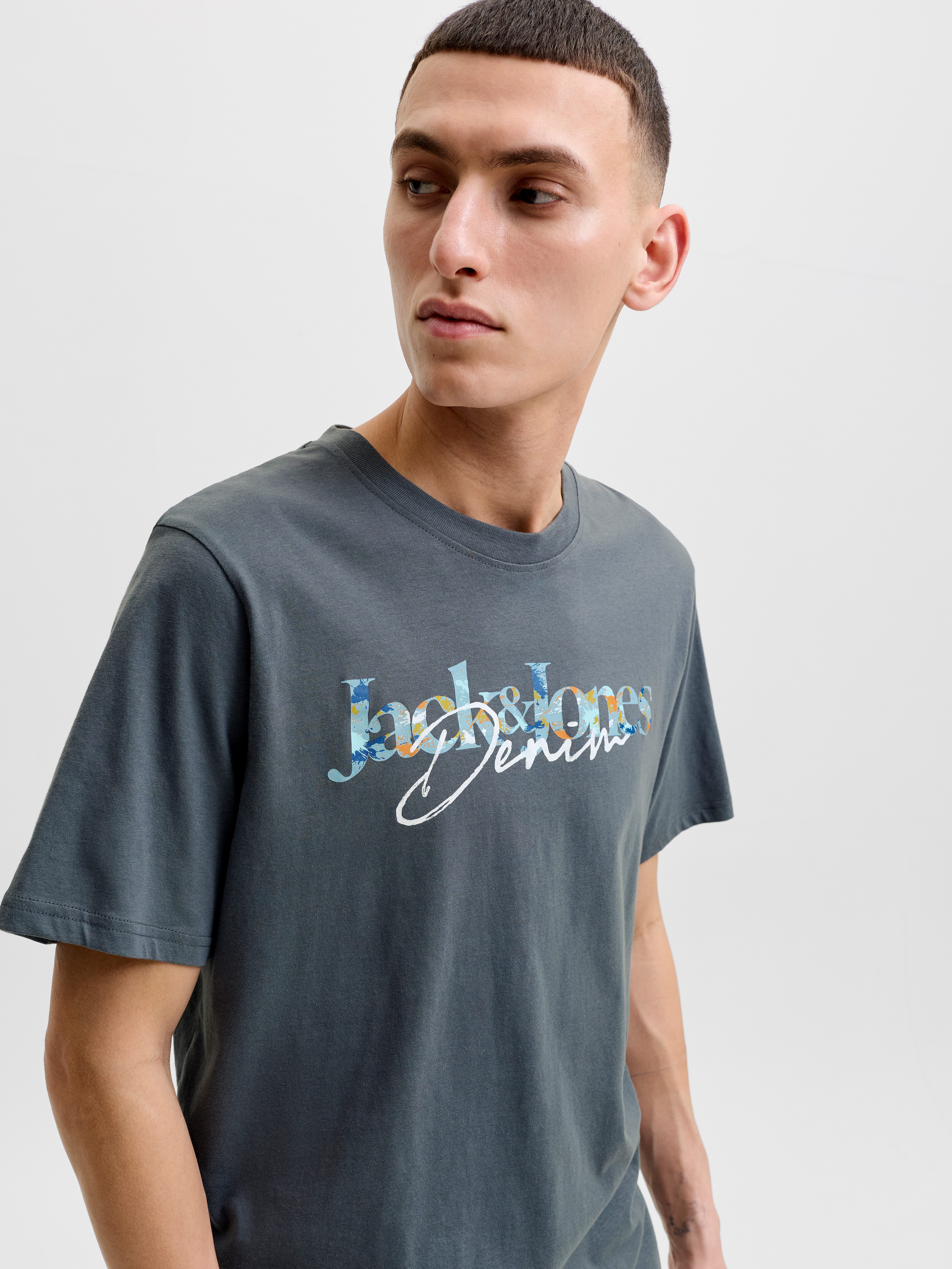 Jack & Jones Rundhalsshirt JJTOM TEE SS CREW NECK SN Baumwolle, regular fit