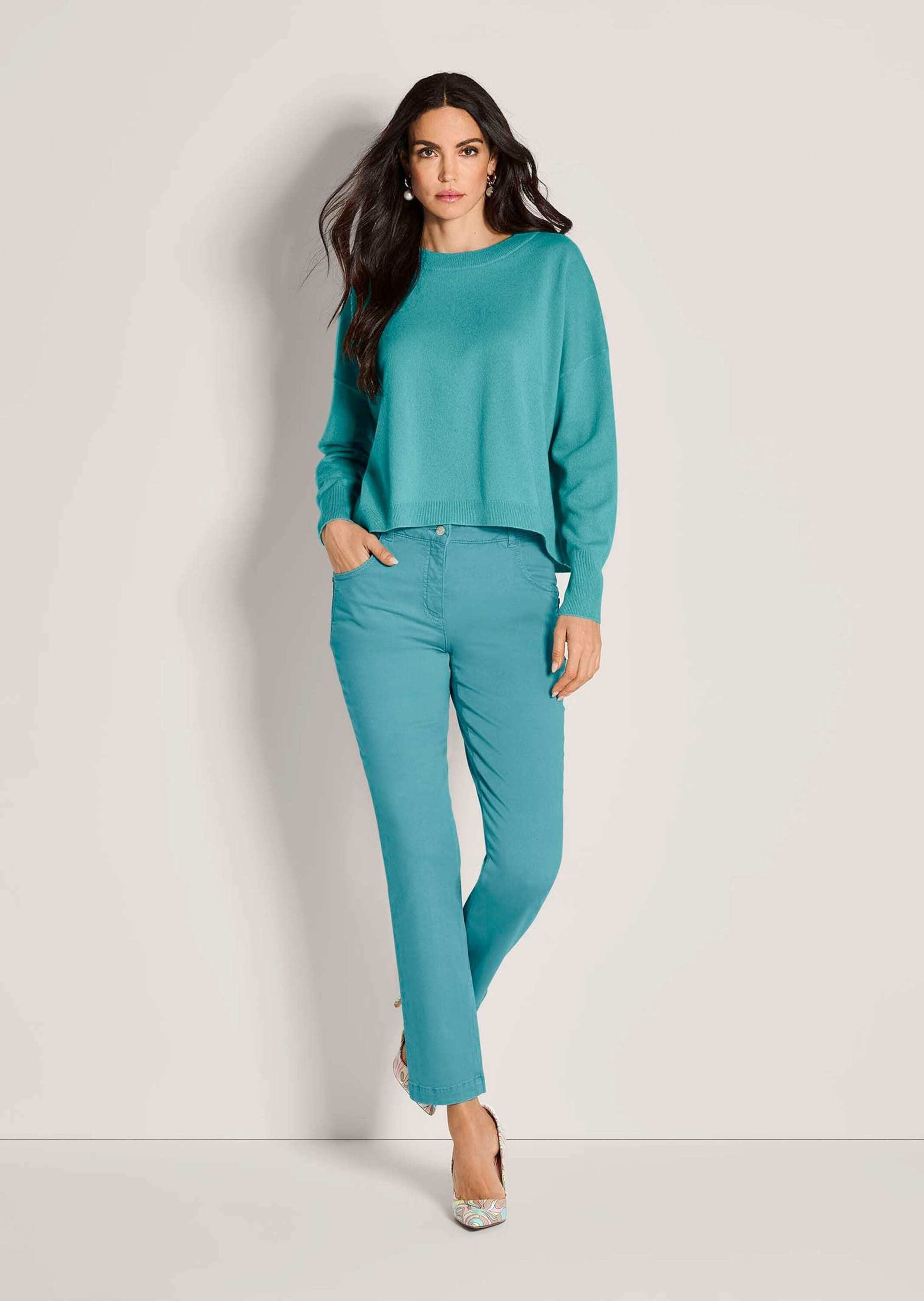 MADELEINE Strickpullover Kaschmir Pullover mit Rundhalsausschnitt Oversized-Design mit edlen Biesen-Akzenten, bequem, lange Ärmel