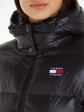 Tommy Jeans Winterjacke TJW MIDI ALASKA PUFFER mit Tommy Jeans Markenlabel