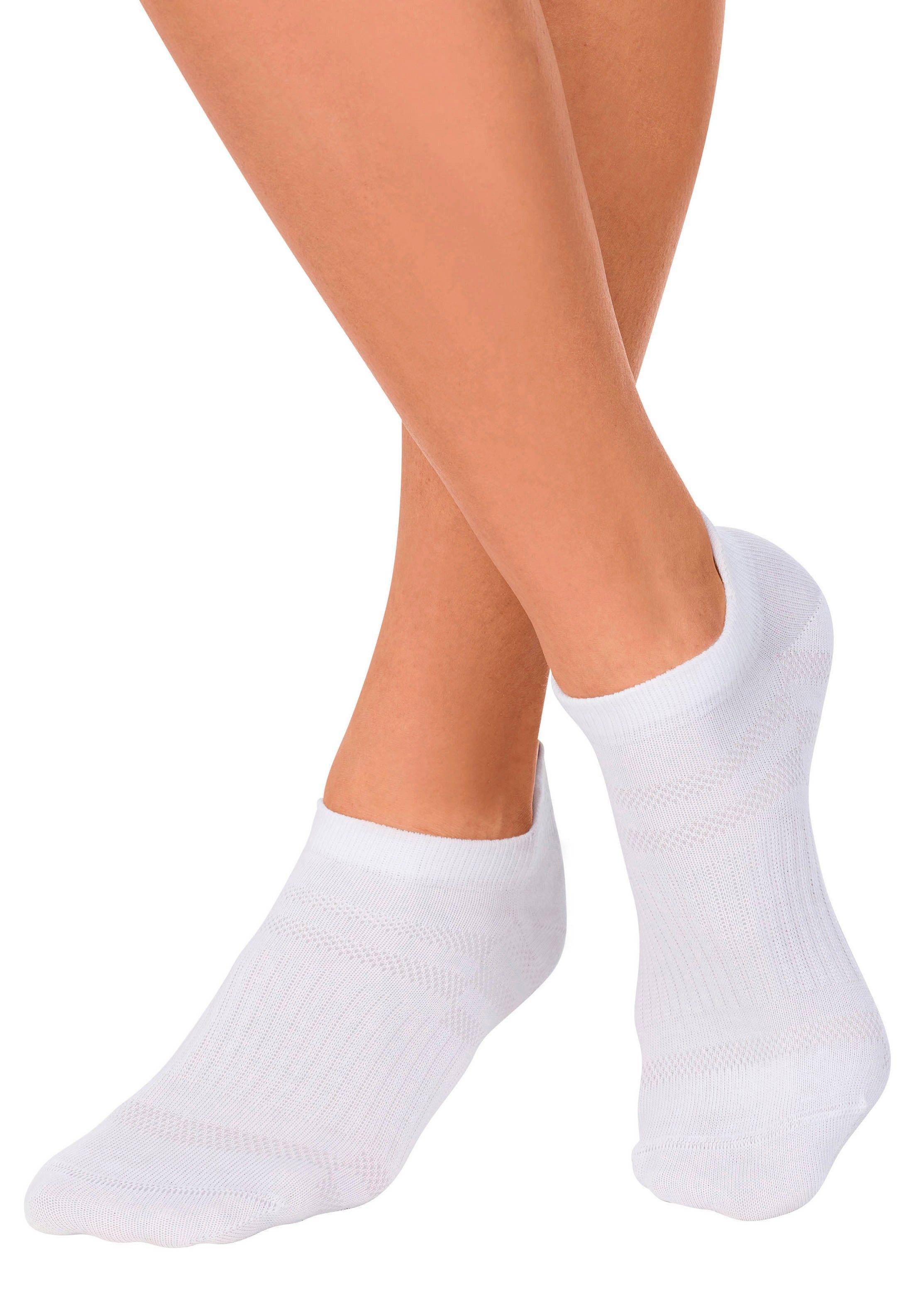 LASCANA ACTIVE Sneakersocken (Packung, 7-Paar) in Piqué-Optik. € 16,99, (€ 2,43 pro 1 Paar).