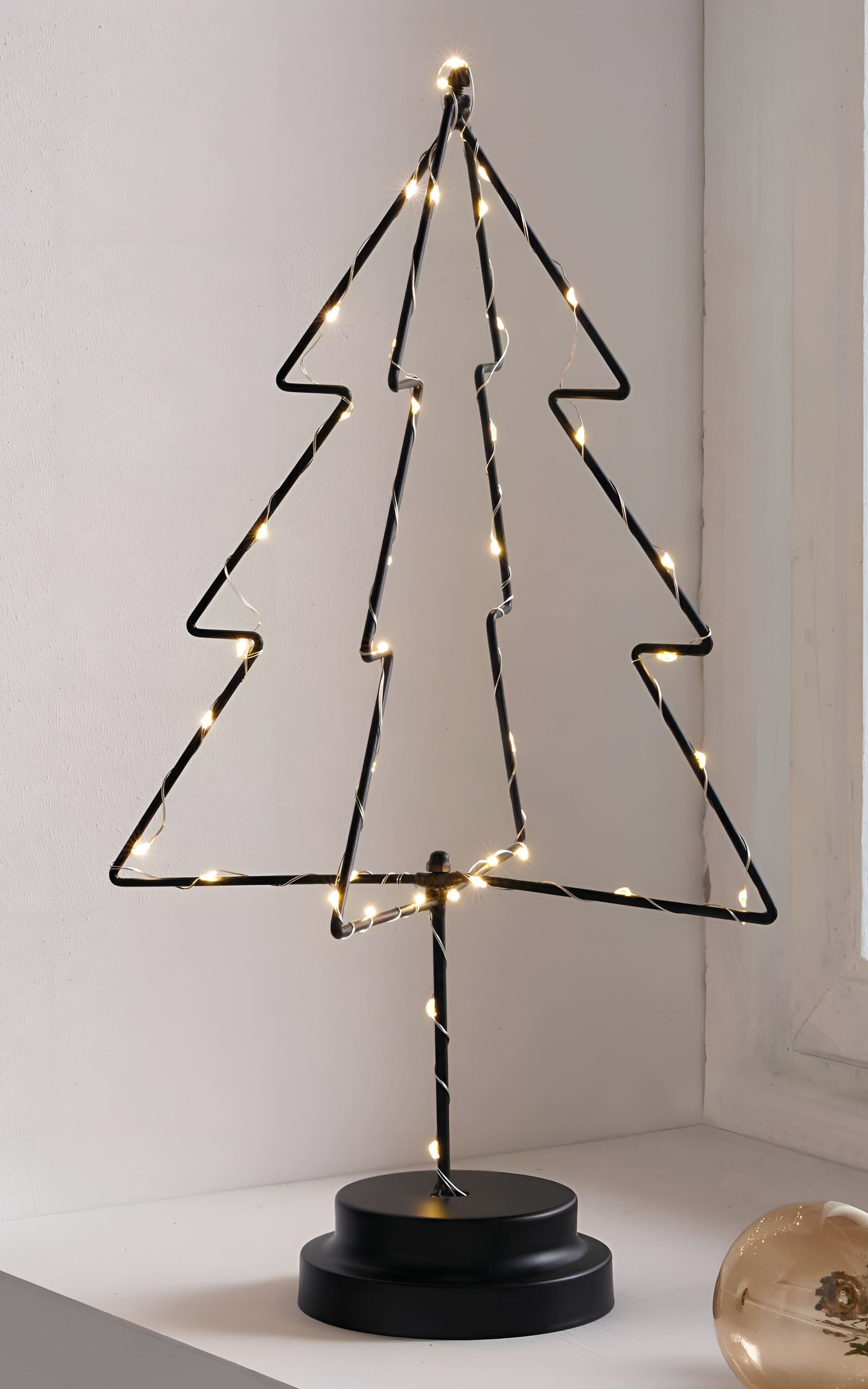 Dekoleidenschaft LED Dekofigur Tanne "Black" Metall, schwarz, 38 cm hoch, Weihnachtsdeko, Winterdeko, Metalldeko, Leuchtdeko