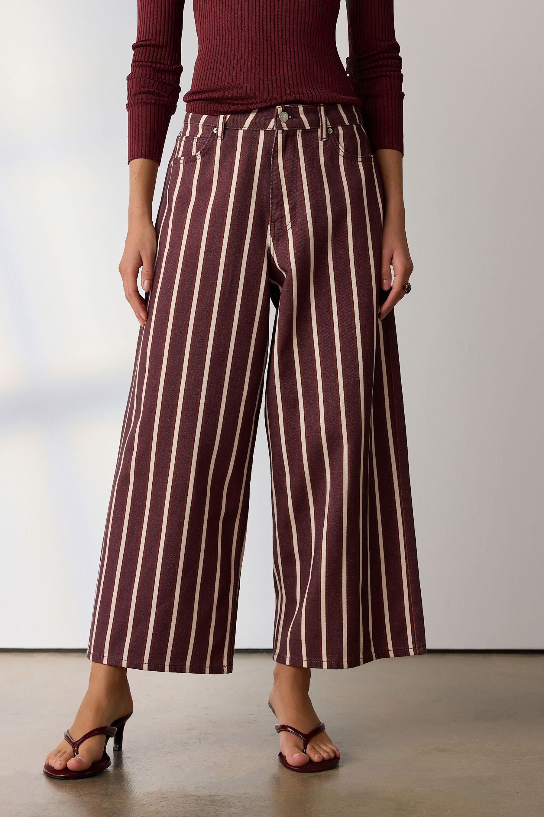 Caprijeans Unversäuberte, verkürzte Jeans mit weitem Bein
