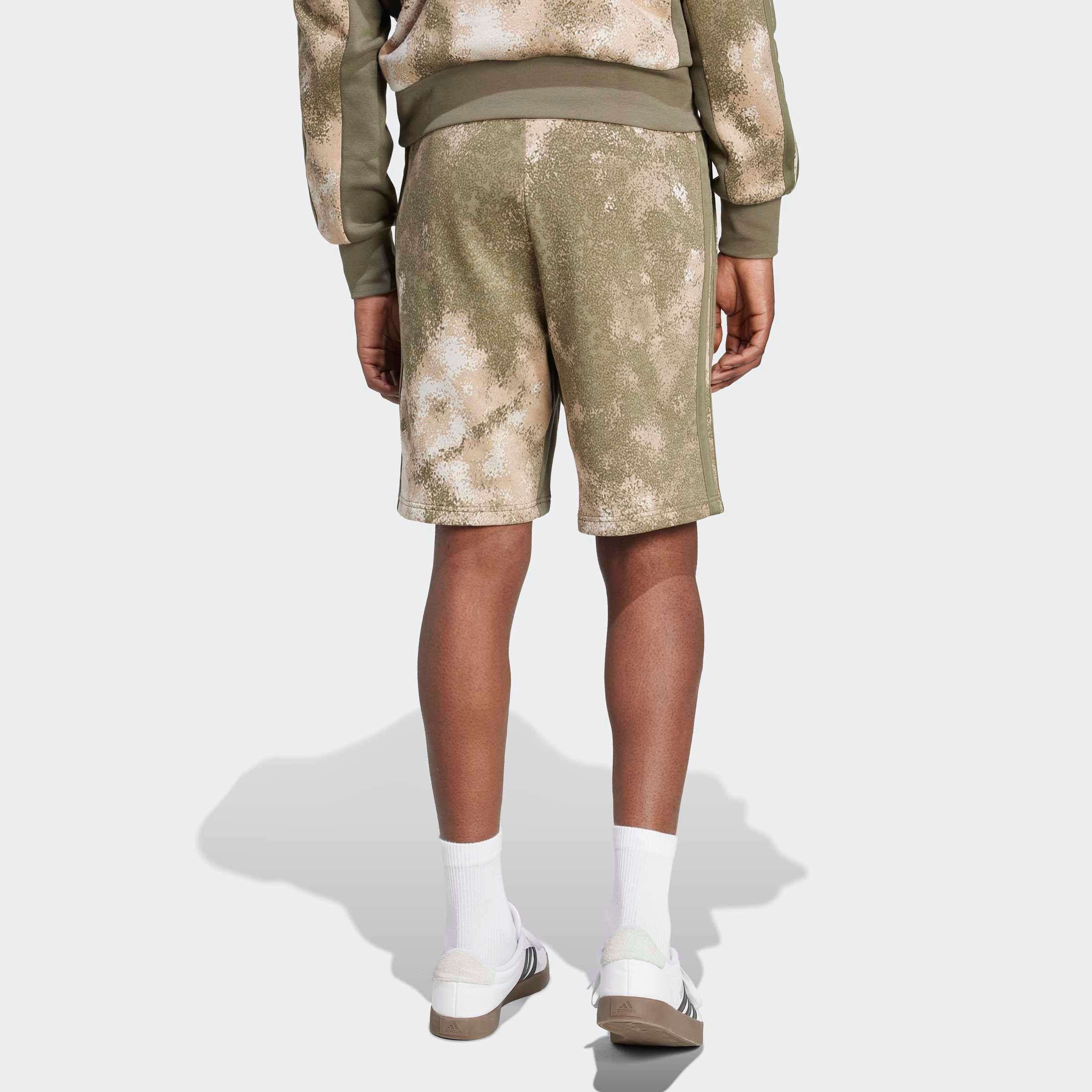 adidas Sportswear Shorts AOP COLOURBLOCK sportlicher Stil, aus weichem Baumwollfleece, ohne Verschluss