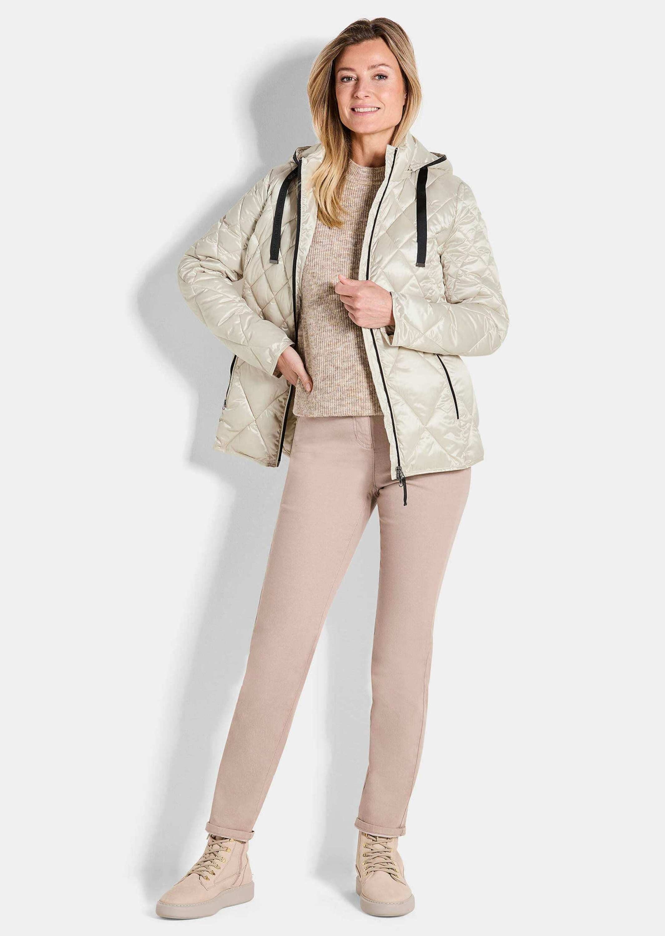 GOLDNER Outdoorjacke Kurzgröße: Winterjacke mit Metallic-Glanz Kapuzenjacke mit Stehkragen, 2-Wege-Reißverschluss und Langarm