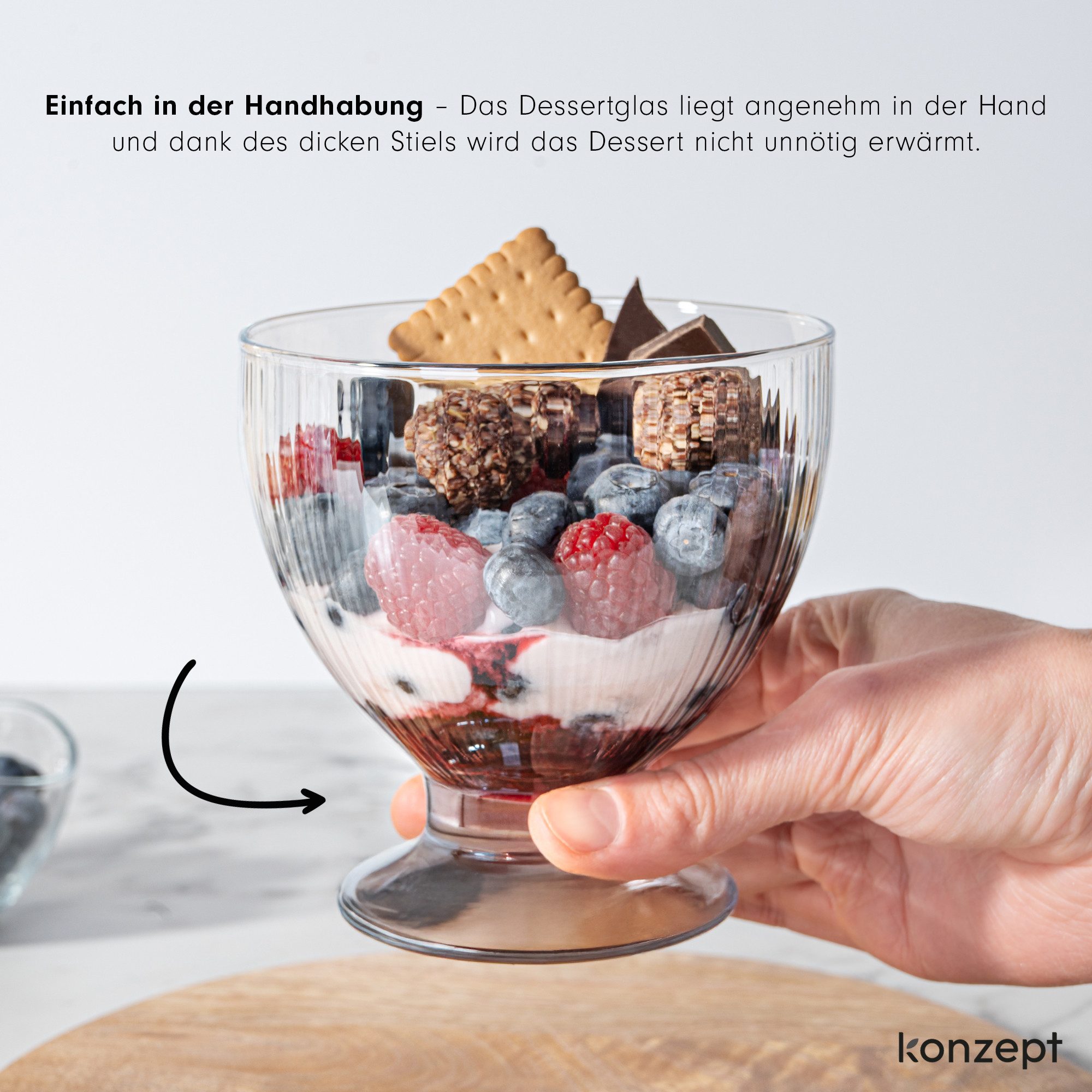 KONZEPT Eisschale Eisbecher Glas Set, Glasschale mit Fuß 405 ml, Glas Geriffelt für Eis, (8-tlg), Perfekt für Schichtdessert, Candy Bar Zubehör