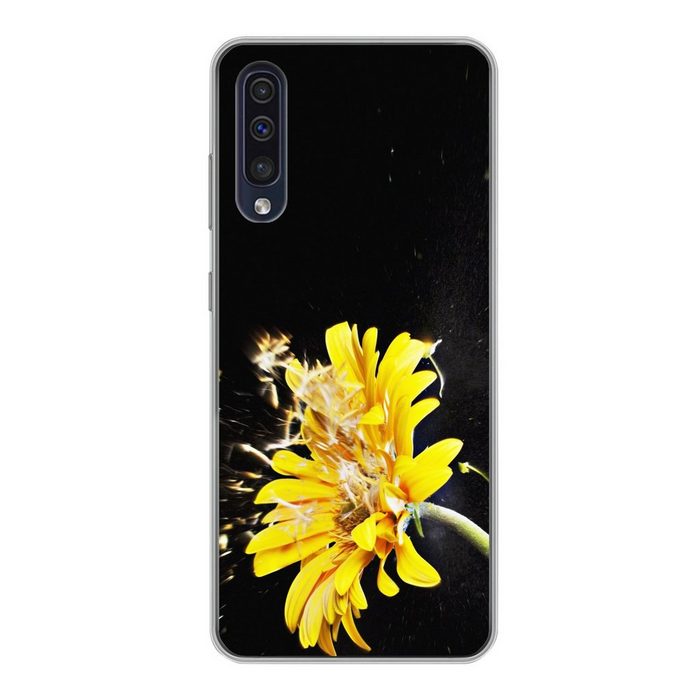 MuchoWow Handyhülle Eine orangefarbene Gerbera-Blüte auf schwarzem Hintergrund abgebildet Handyhülle Samsung Galaxy A30s Smartphone-Bumper Print Handy