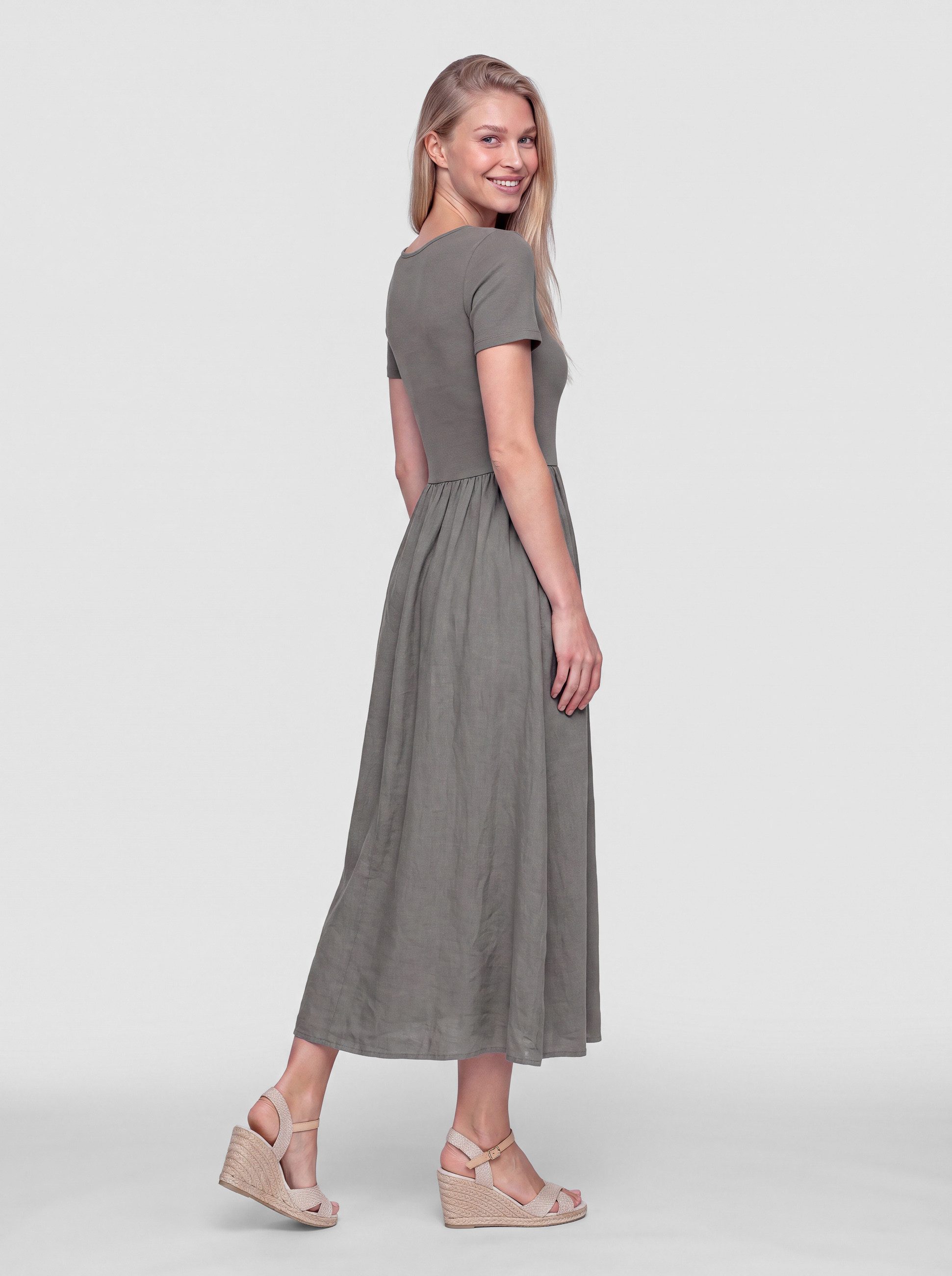 PEKIVESSA Sommerkleid Midikleid wadenlang Kurzarm mit Taschen Material-Mix aus Rippstrick und Viskoserock – Bild 3 von 5