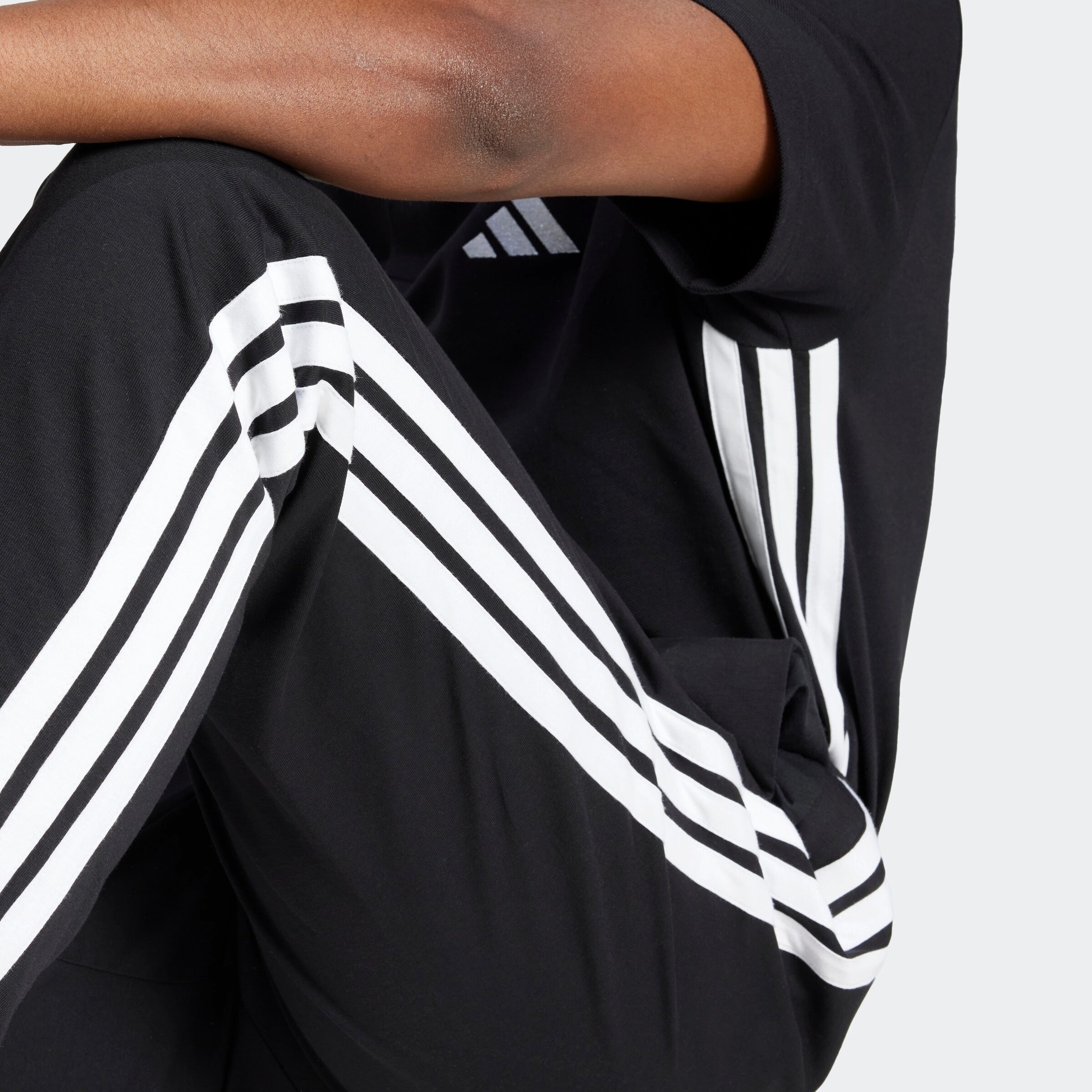 adidas Sportswear Sporthose ESSENTIALS THREE STRIPES SINGLE JERSEY (1-tlg)