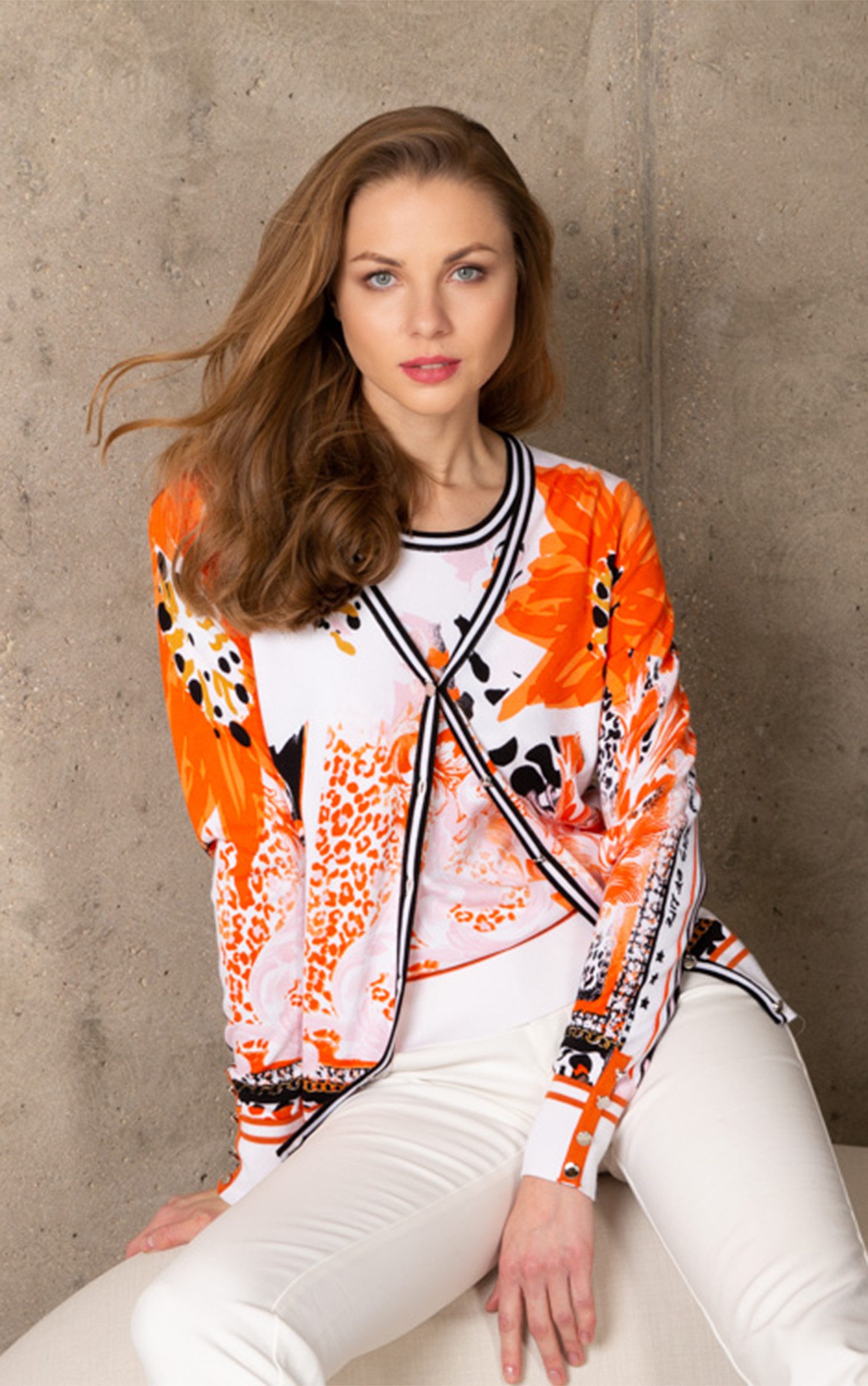 Cardigan Twinset mit floralen Ornamenten und Leoprint