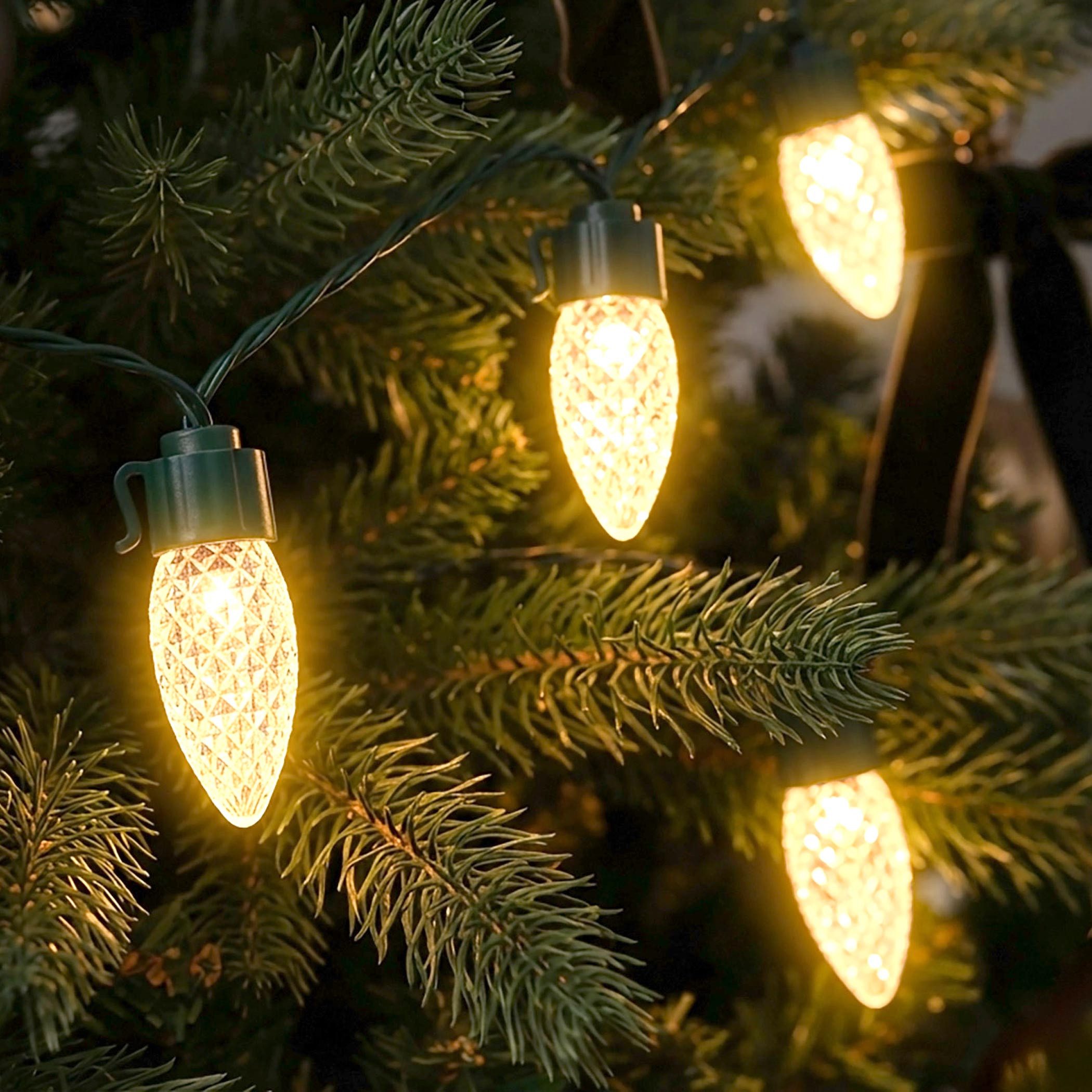 Spetebo LED-Lichterkette Retro Tannenzapfen soft gold 50 LED für Außen & Innen - 10 m, 50-flammig, 8 verschiedene Leuchtfunktionen per Knopfdruck am Netzstecker