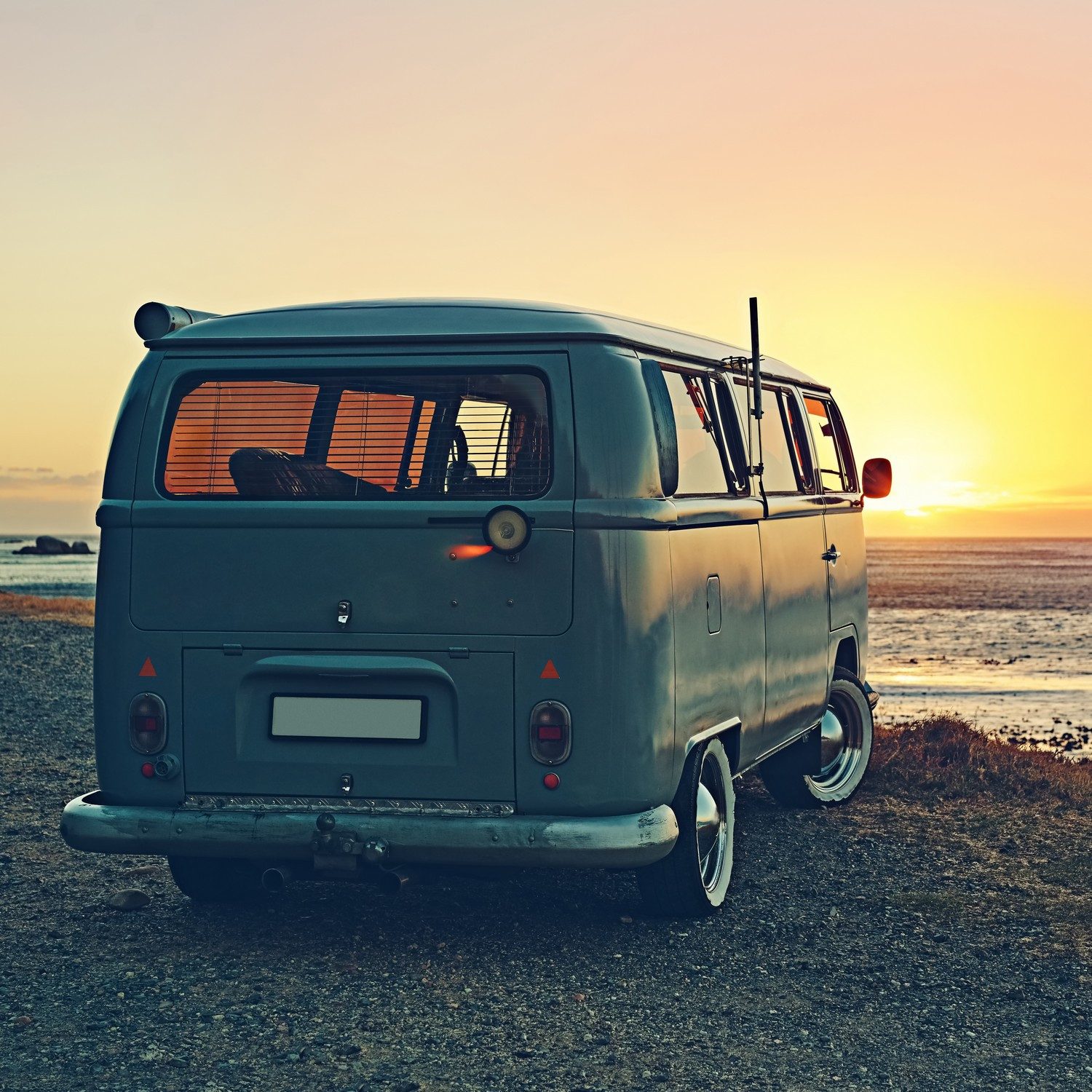 Wallario Möbelfolie Roadtrip am Meer