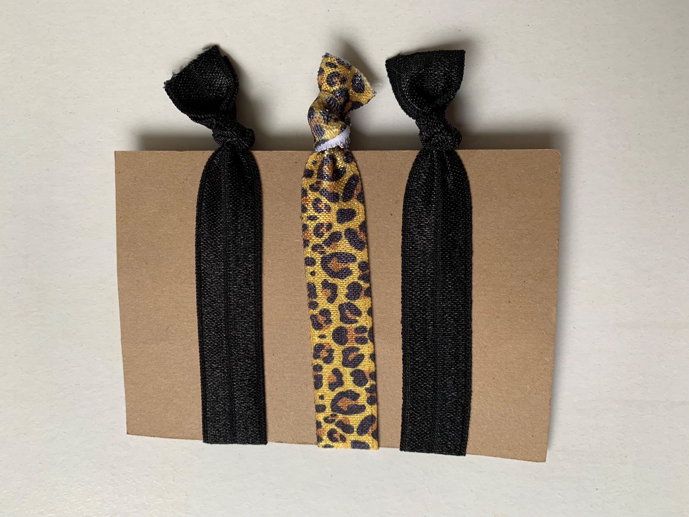 LK Trend elastisches Armband, Haarband Festival Das Leopard Sehr Style Armband für sich läßt die als & Haarband cooles angesagt! Armband, Zopfband schwarz Frisur, oder perfekt tragen