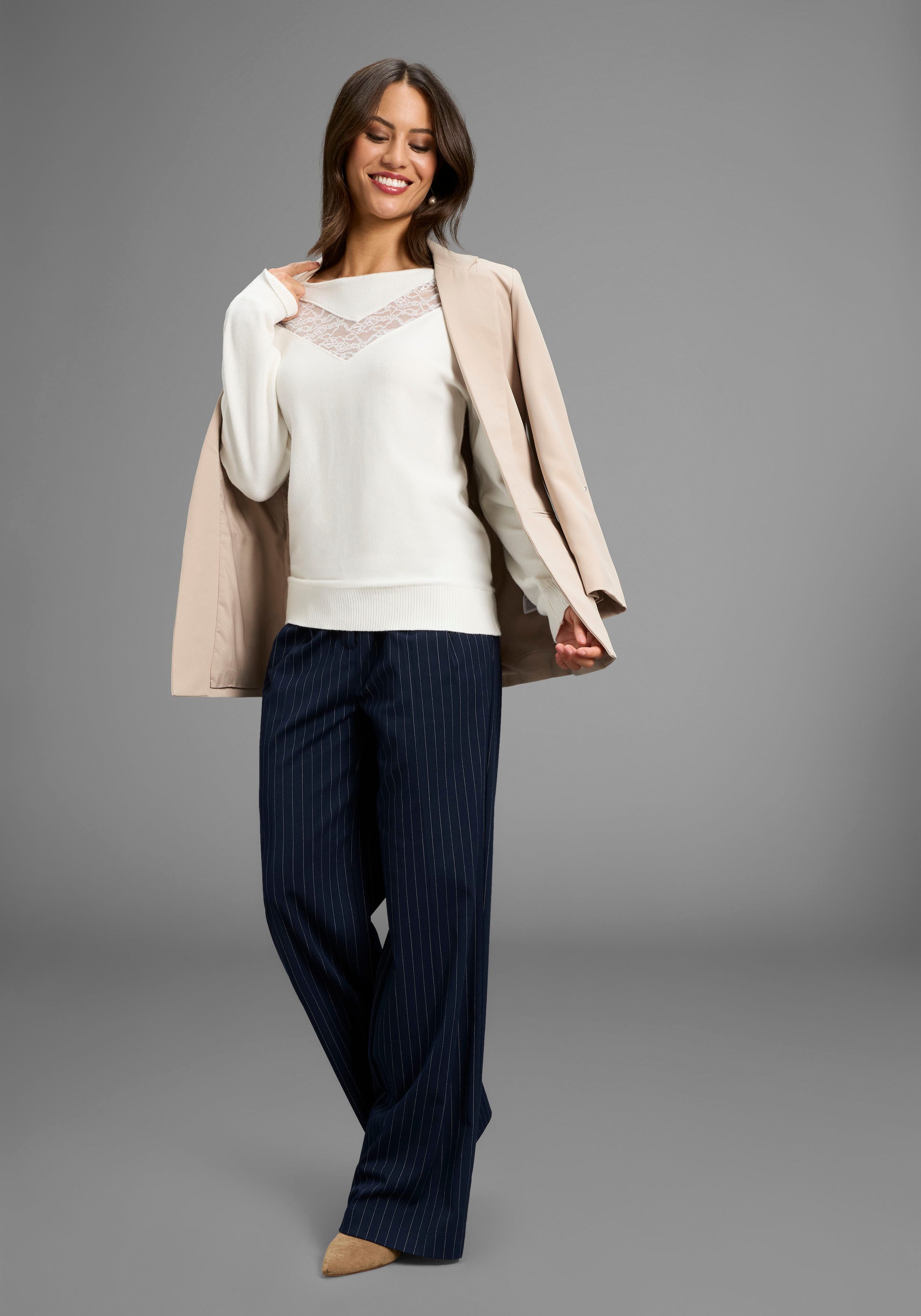 Laura Scott Strickpullover kuscheliger Winterstrick mit femininem Spitzeneinsatz. Reduzierter Preis € 29,99. Unverbindliche Preisempfehlung € 39,99, (€ 29,99 pro 1 Stk)