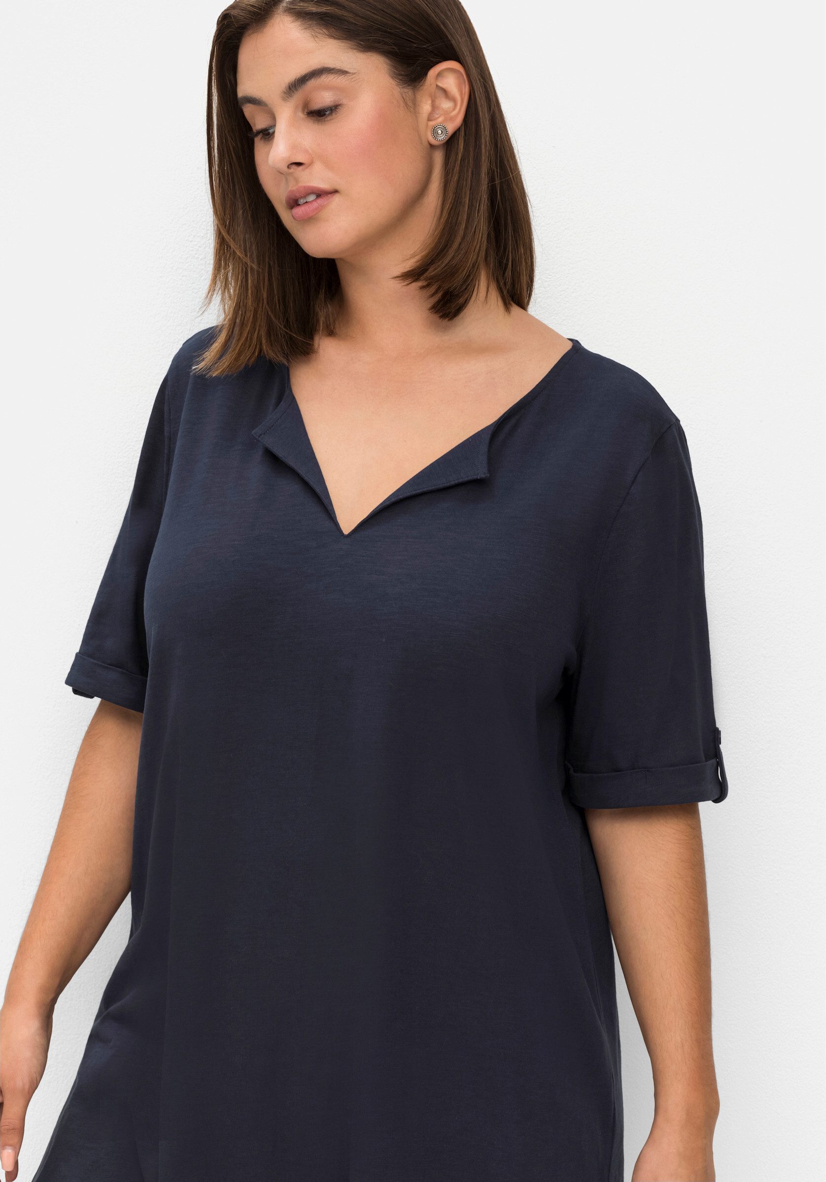 Sheego T-Shirt Longshirt Kurzarm mit geschlitztem Ausschnitt