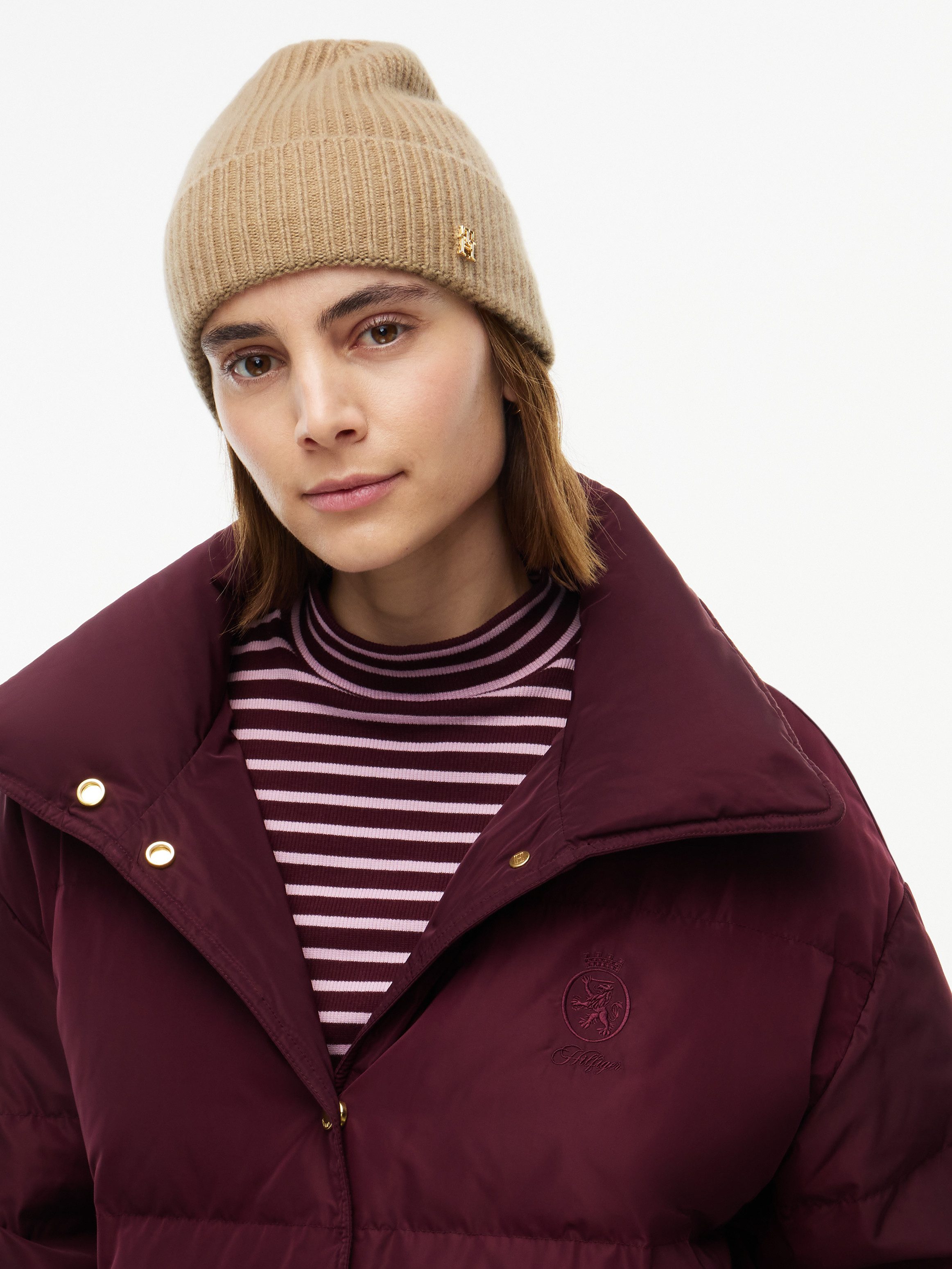 Tommy Hilfiger Beanie CASHMERE BEANIE Regular fit mit Markenlogoemblem