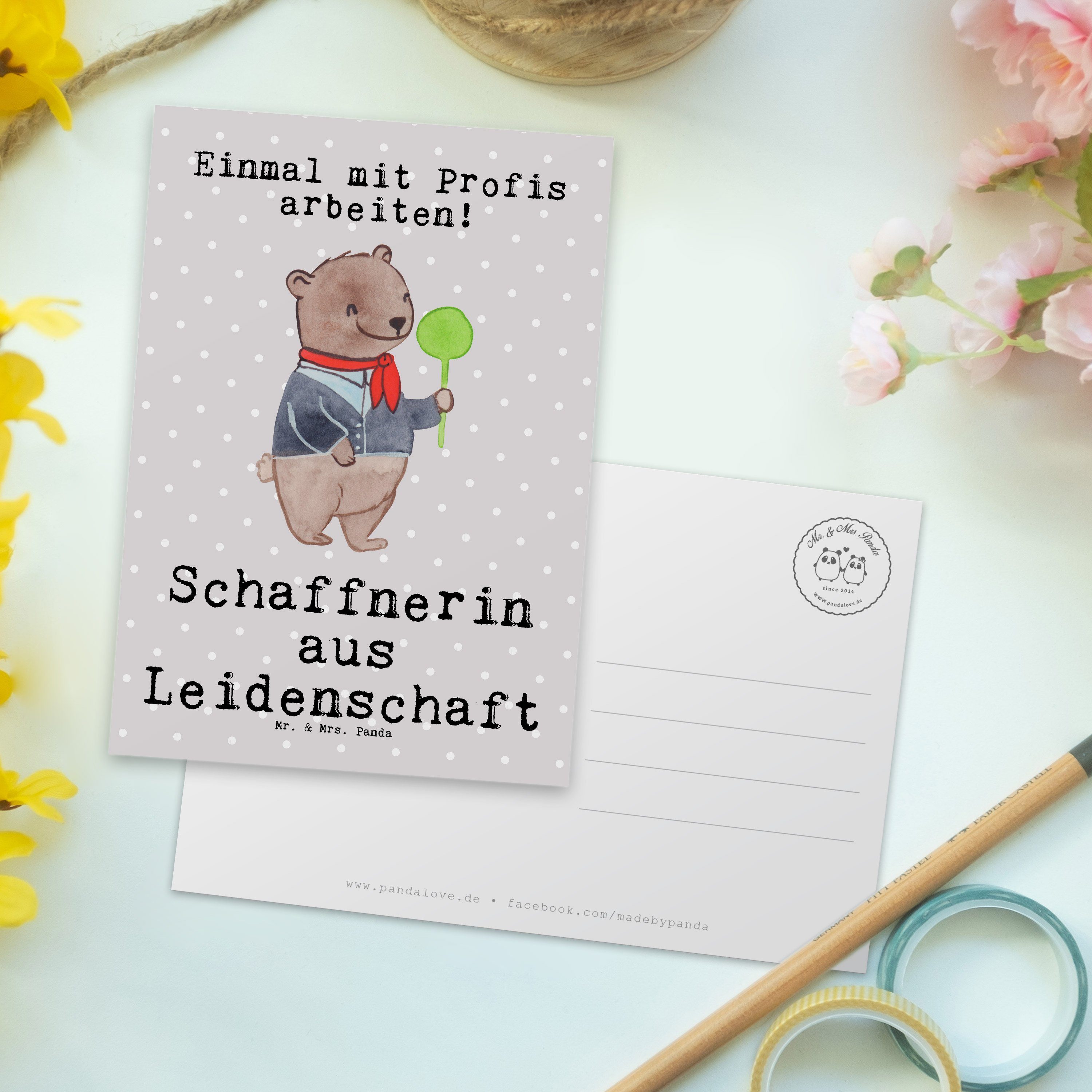 Schaffnerin Grau aus Gesche & Mr. Mrs. Pastell - - Postkarte Beruf, Leidenschaft Geschenk, Panda