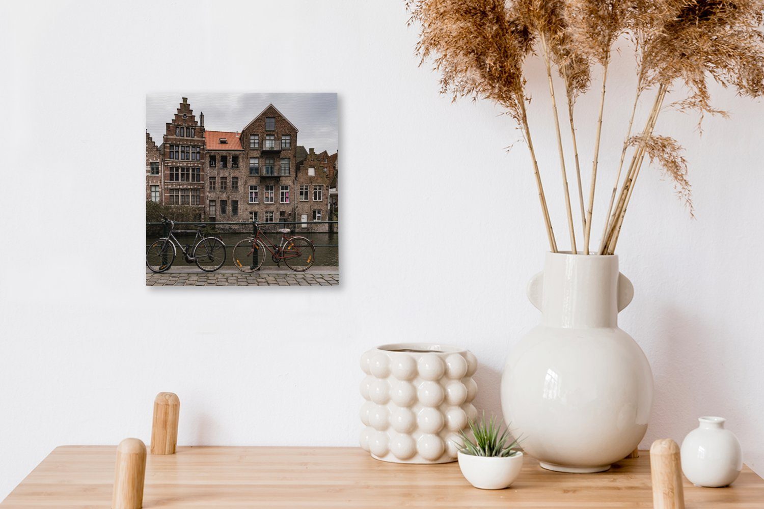 Leinwand - - Bilder Gent, St), OneMillionCanvasses® Schlafzimmer (1 - Haus Zaun Leinwandbild Wohnzimmer für Fahrrad
