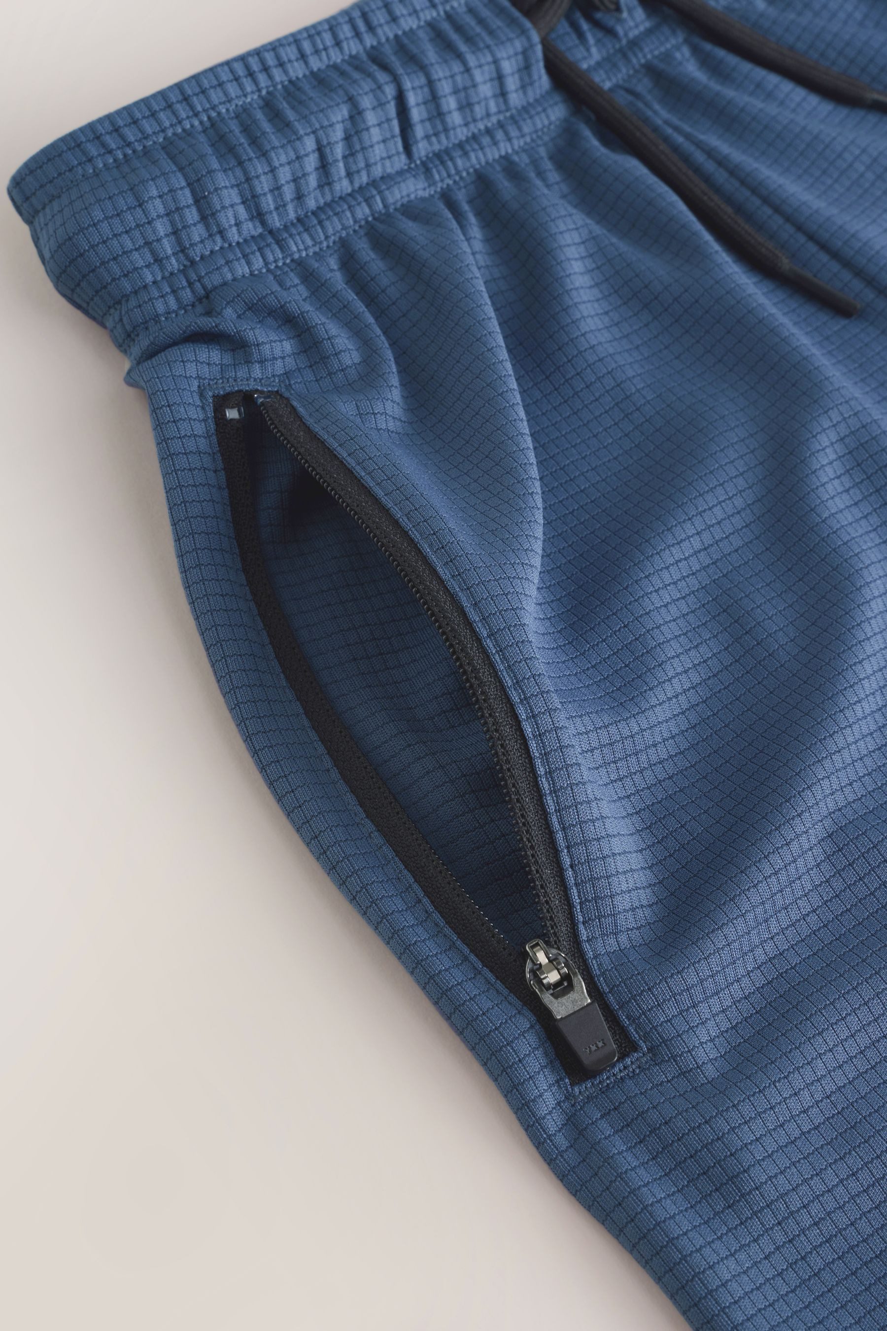Next T-Shirt & Shorts Set aus sportlichem T-Shirt und Shorts (2-tlg)