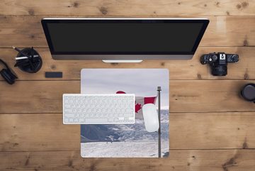 MuchoWow Gaming Mauspad Die kanadische Flagge in einer Winterlandschaft (1-St), Mousepad mit Rutschfester Unterseite, Gaming, 40x40 cm, XXL, Großes