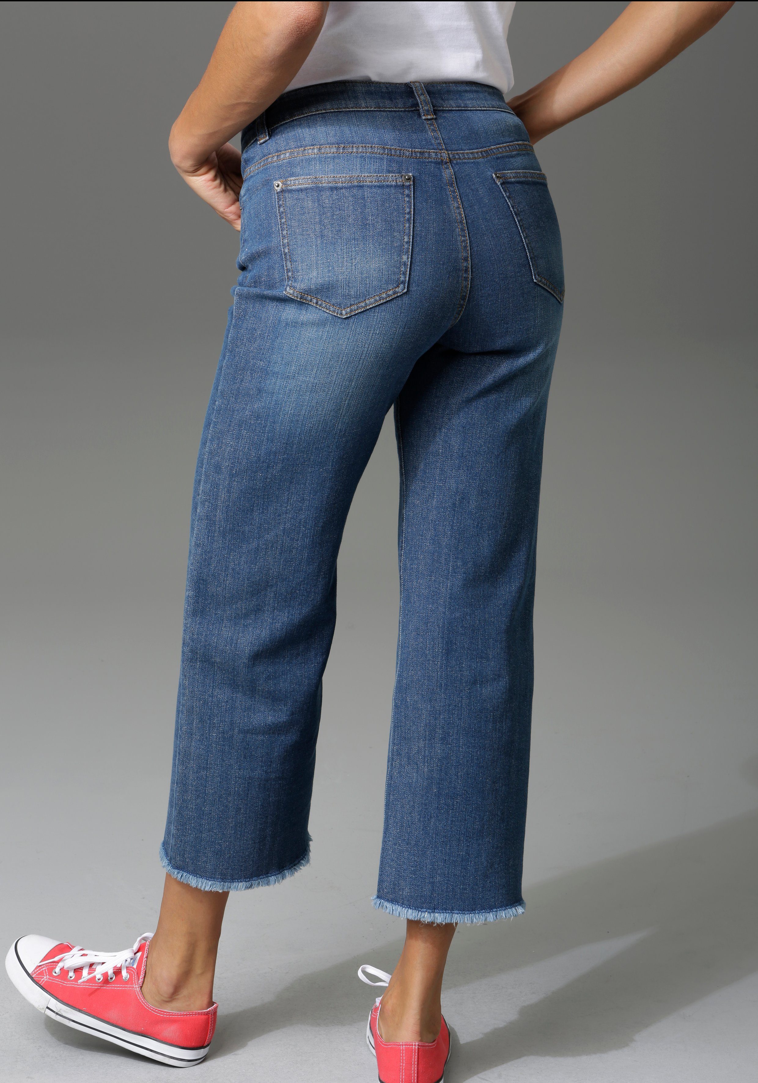 Aniston CASUAL 7/8-Jeans darkblue Beinabschluss mit leicht ausgefranstem