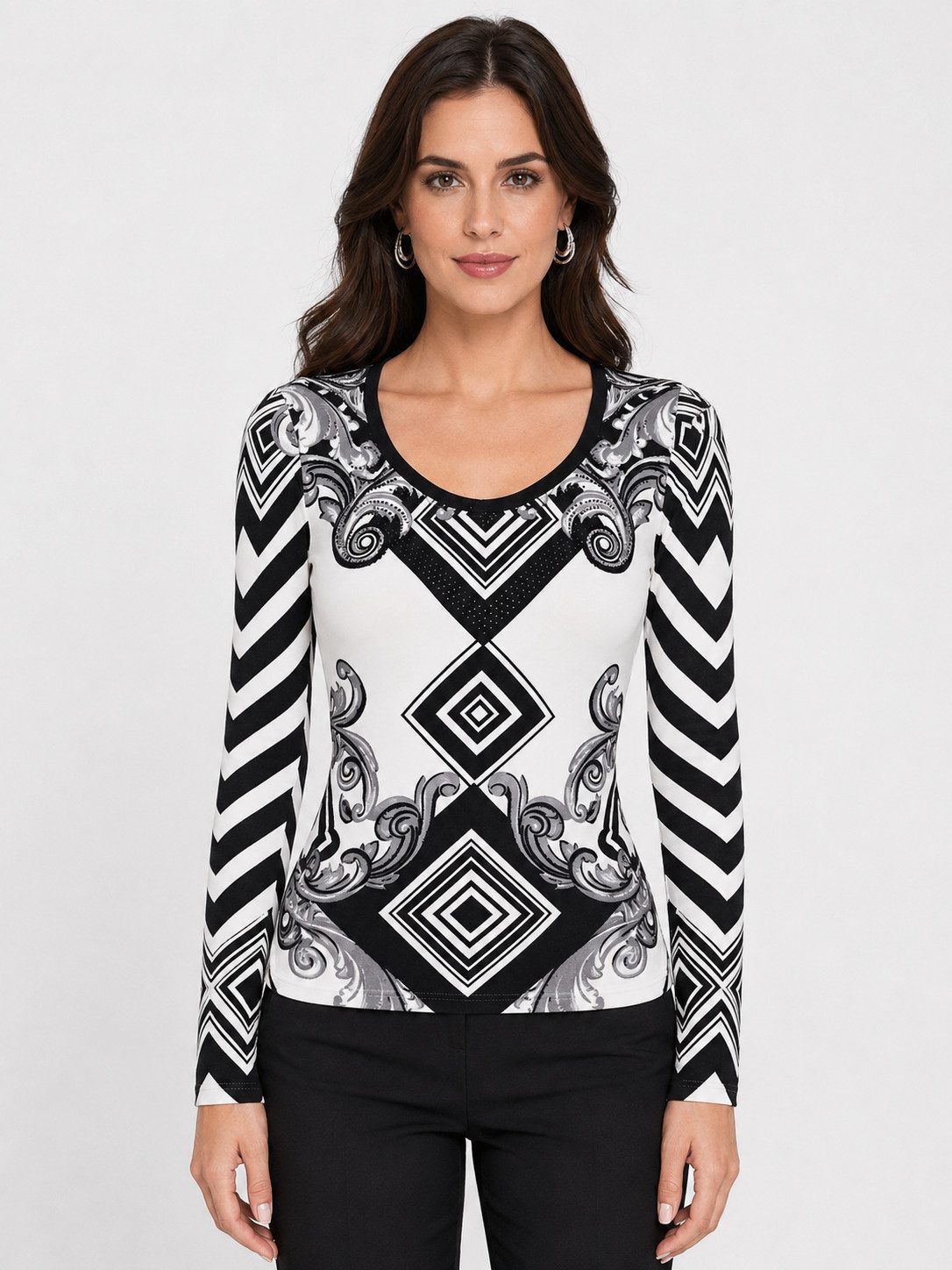 Passioni Strickpullover mit einem grafischen Mustermix in Schwarz und Weiß