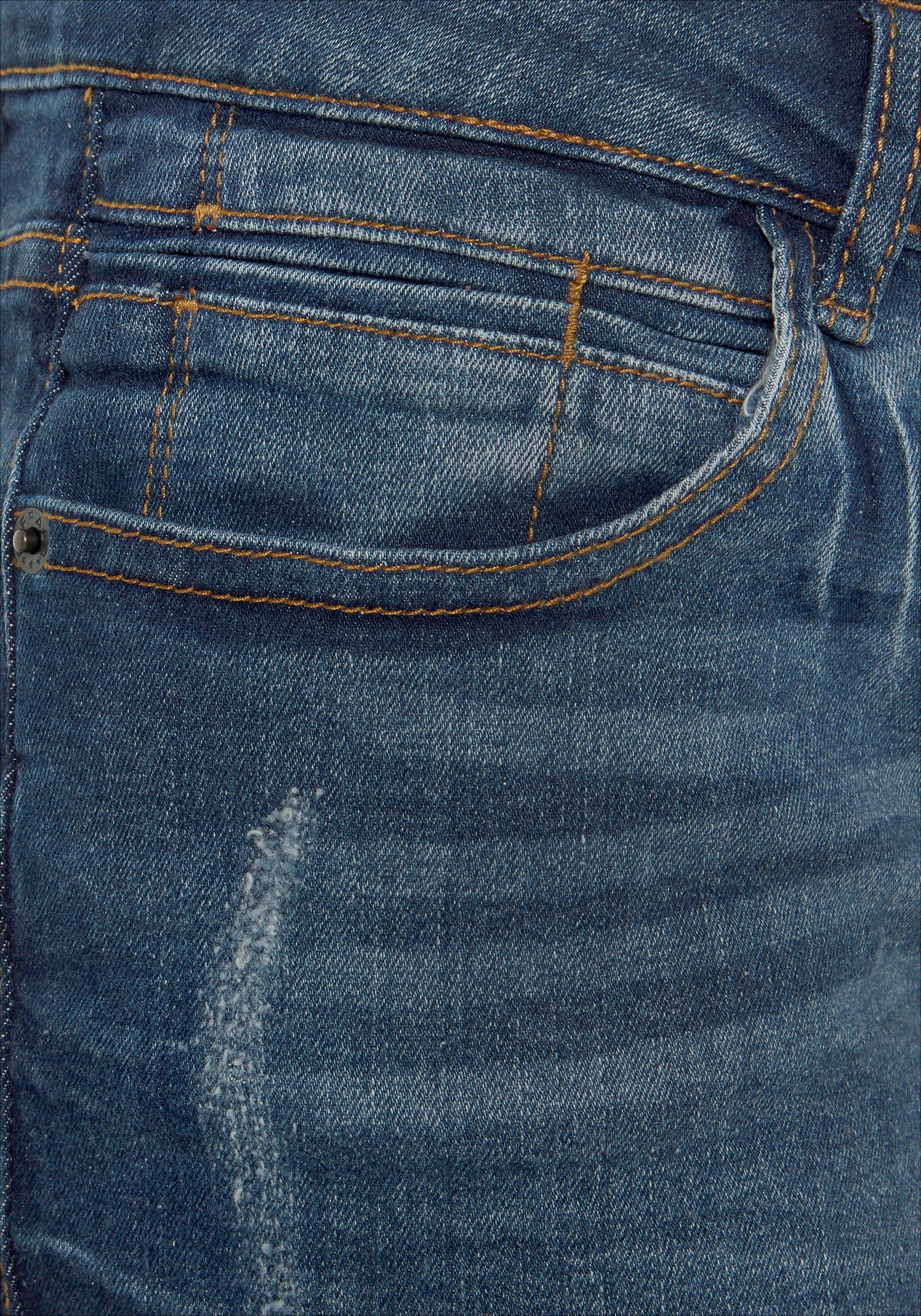 Buffalo Jeanshotpants mit Fransen am Saum, Shorts aus elastischer Baumwolle