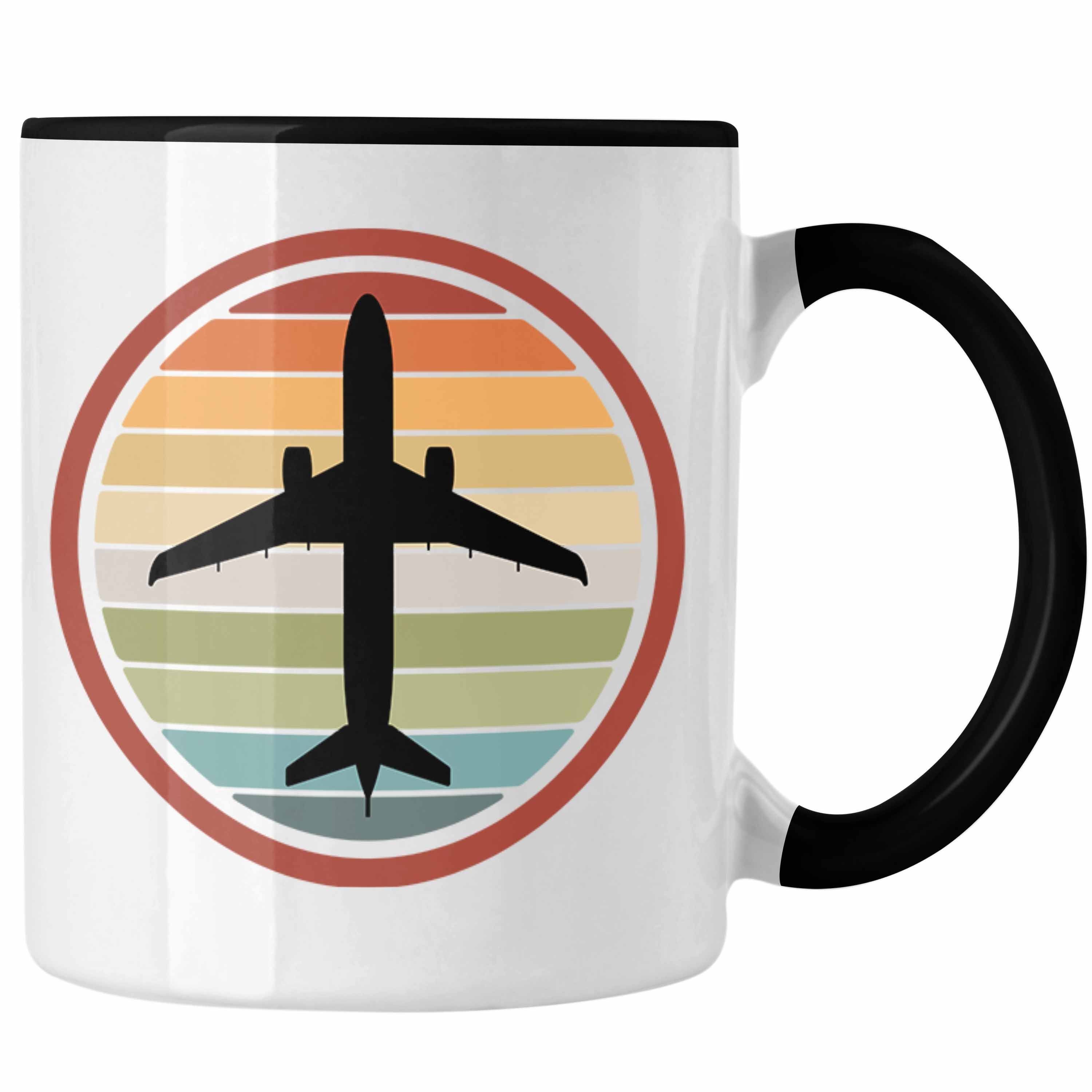Trendation Tasse Trendation - Pilot Geschenk Tasse Flugzeug Fliegen Geschenkidee Piloten Kaffeetasse Flugzeug Grafik Schwarz