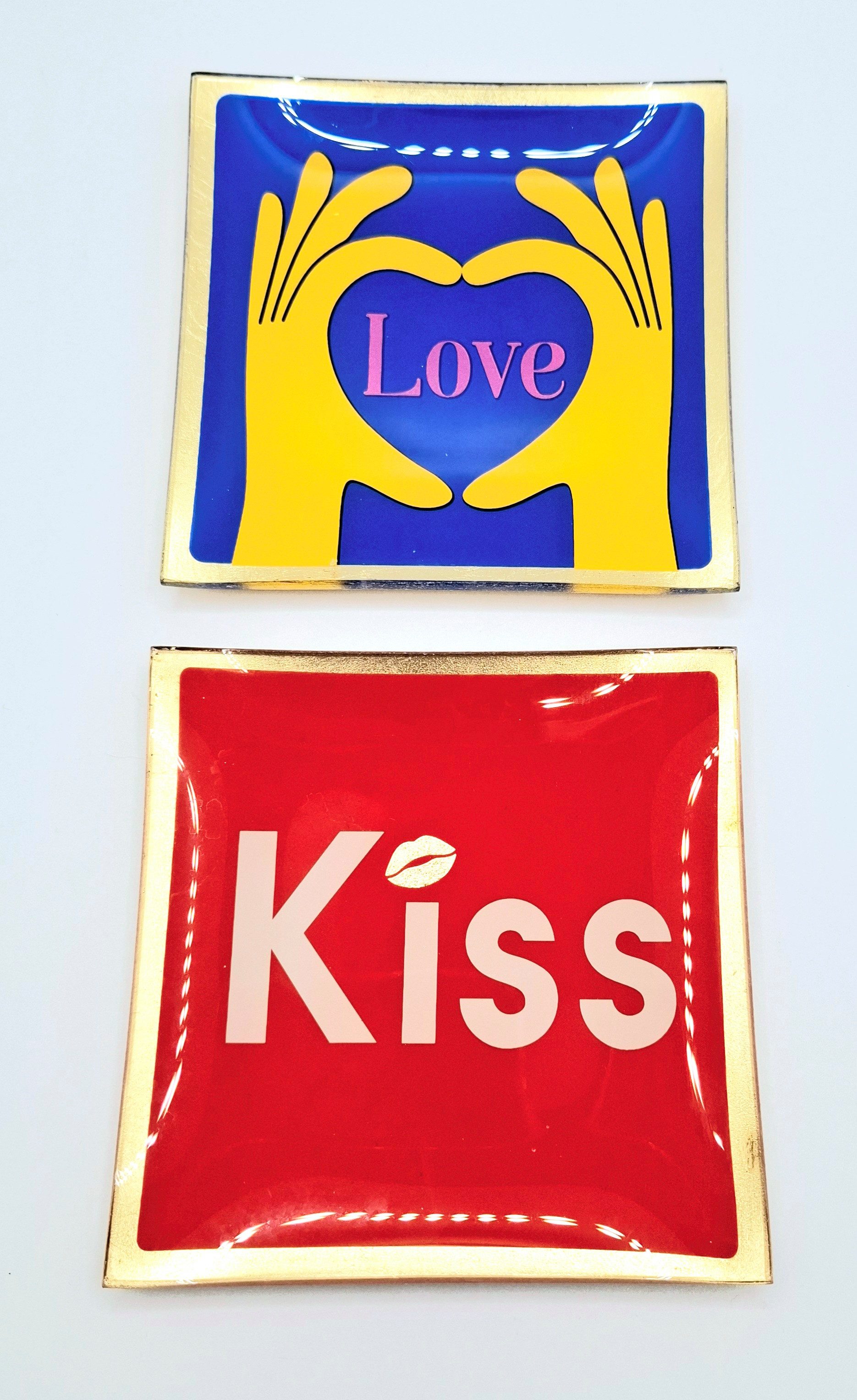 meytrade Teller-Set 2 Stück " Love " & " Kiss " Dekoteller, Dekoschale retro mit Goldrand (2-tlg), tolle Geschenkidee, nicht nur für Verliebte