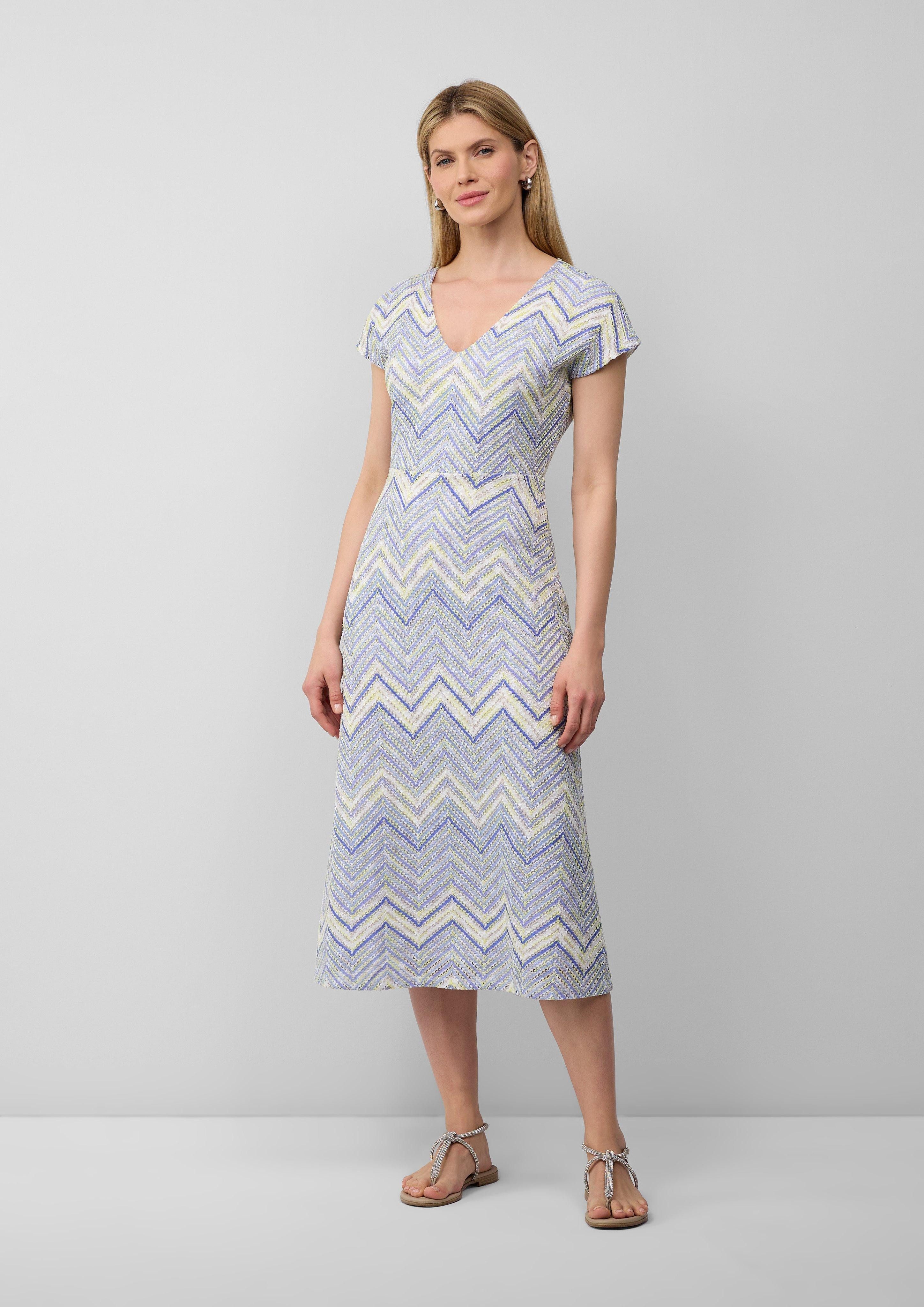 s.Oliver BLACK LABEL Minikleid Antailliertes Midikleid aus Strickjersey mit V-Ausschnitt