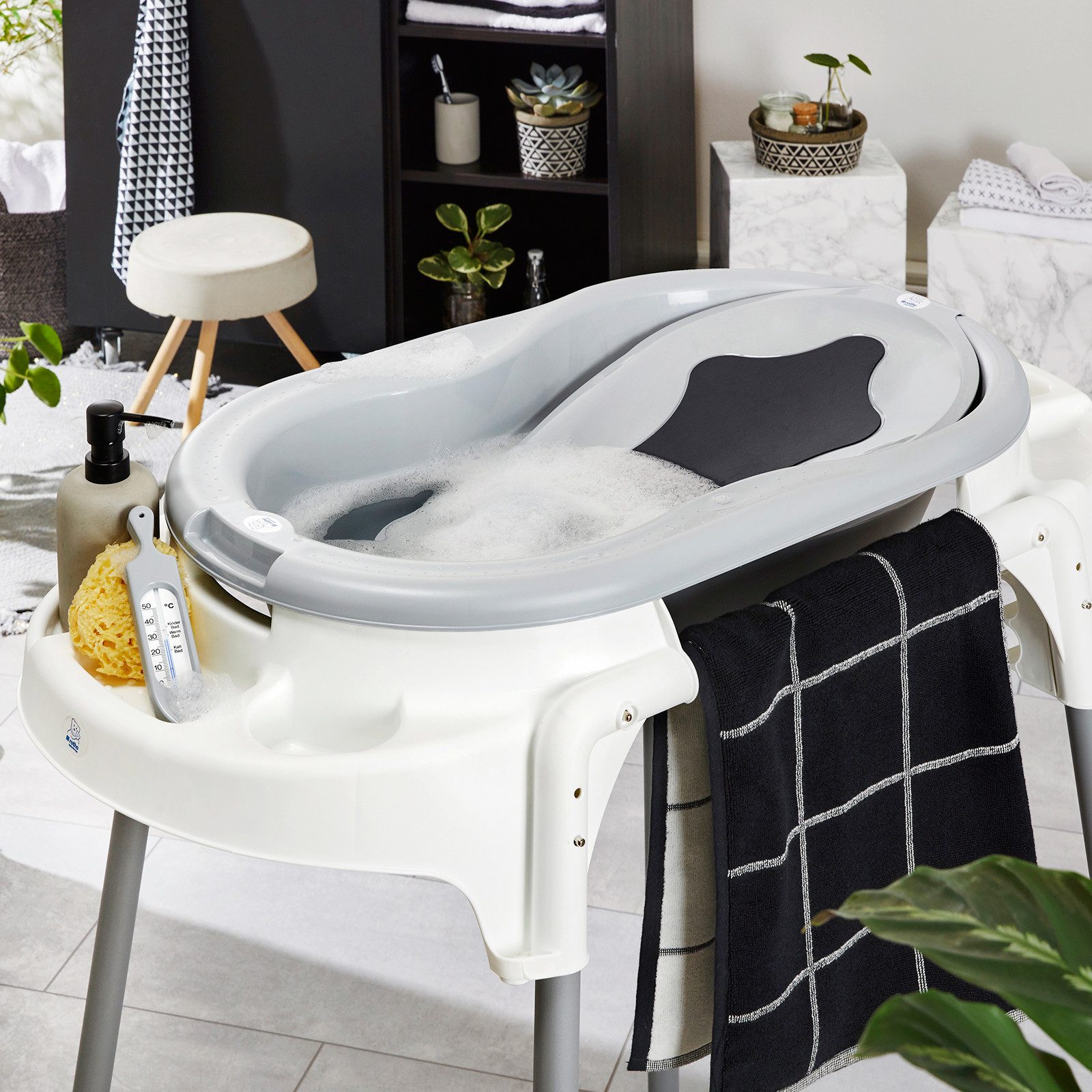 Rotho Babydesign Babybadewanne Babybadewanne mit Ständer aus robustem Stahl